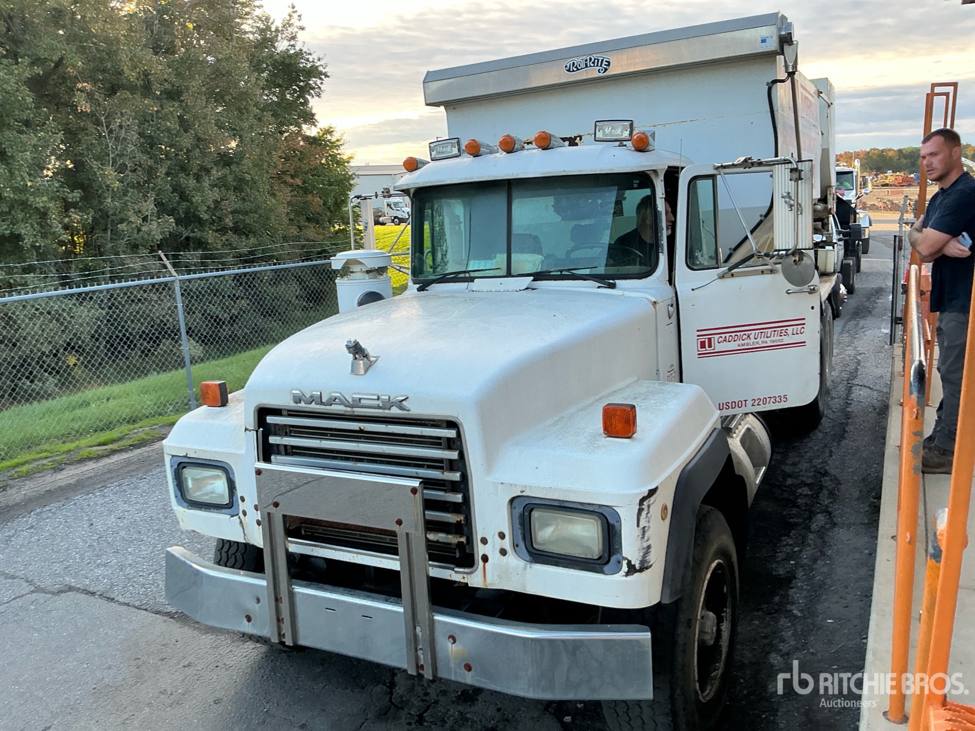 1997 Mack RD688