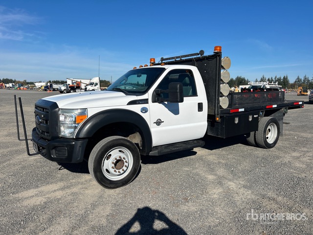 2016 Ford F-450 Flatbed Truck