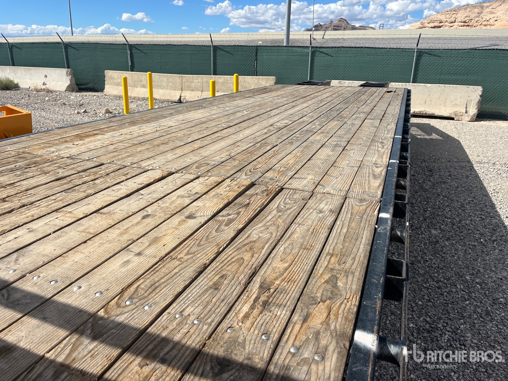 2014 Pj Trailers 30 ft T/A Gooseneck