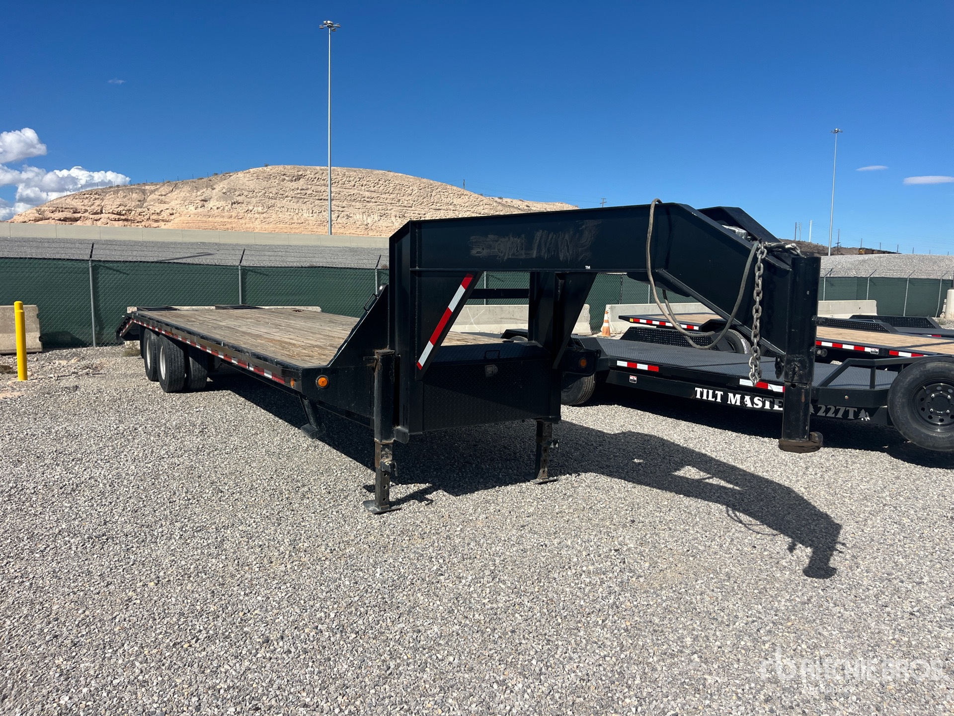 2014 Pj Trailers 30 ft T/A Gooseneck