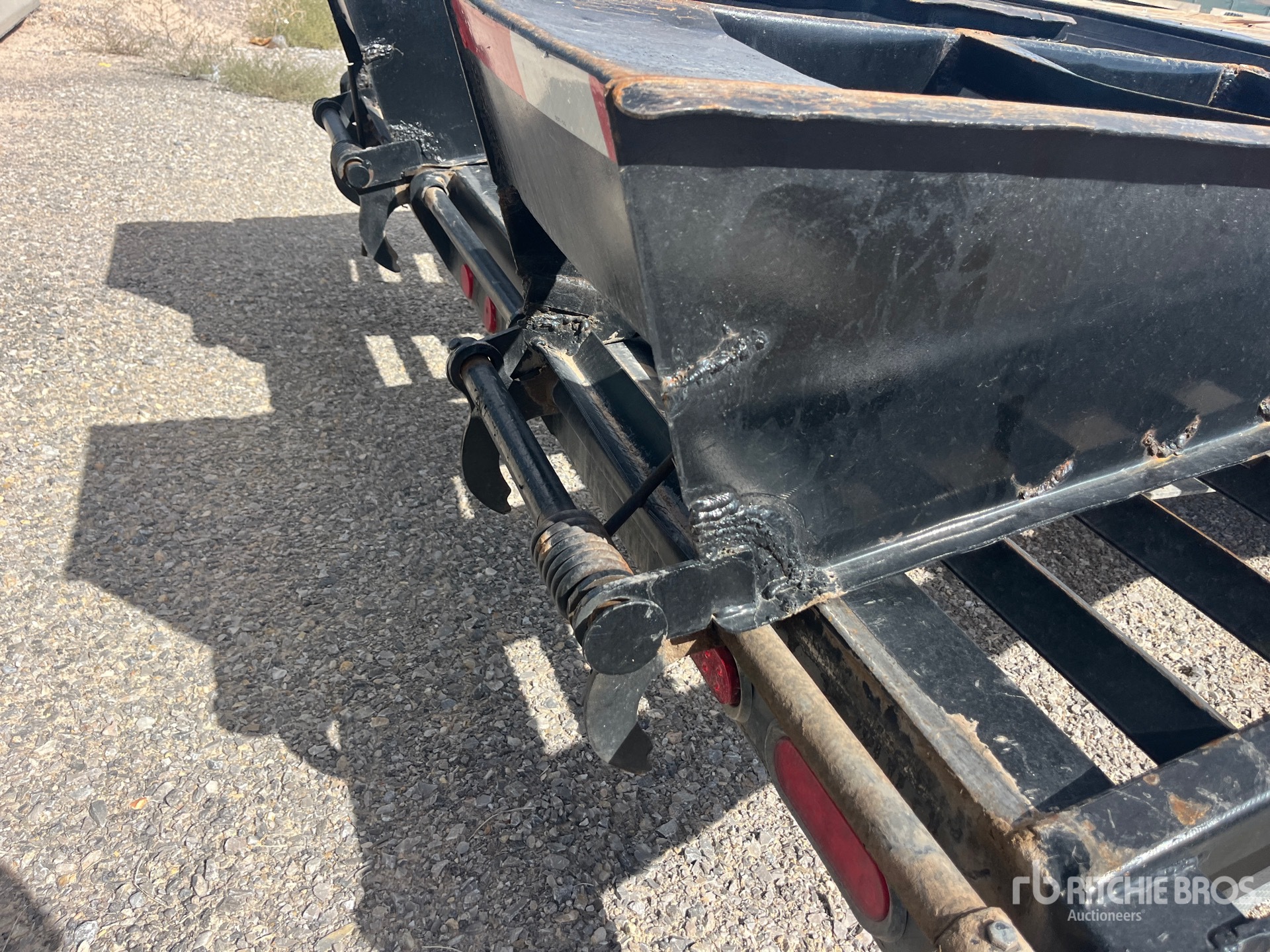 2014 Pj Trailers 30 ft T/A Gooseneck