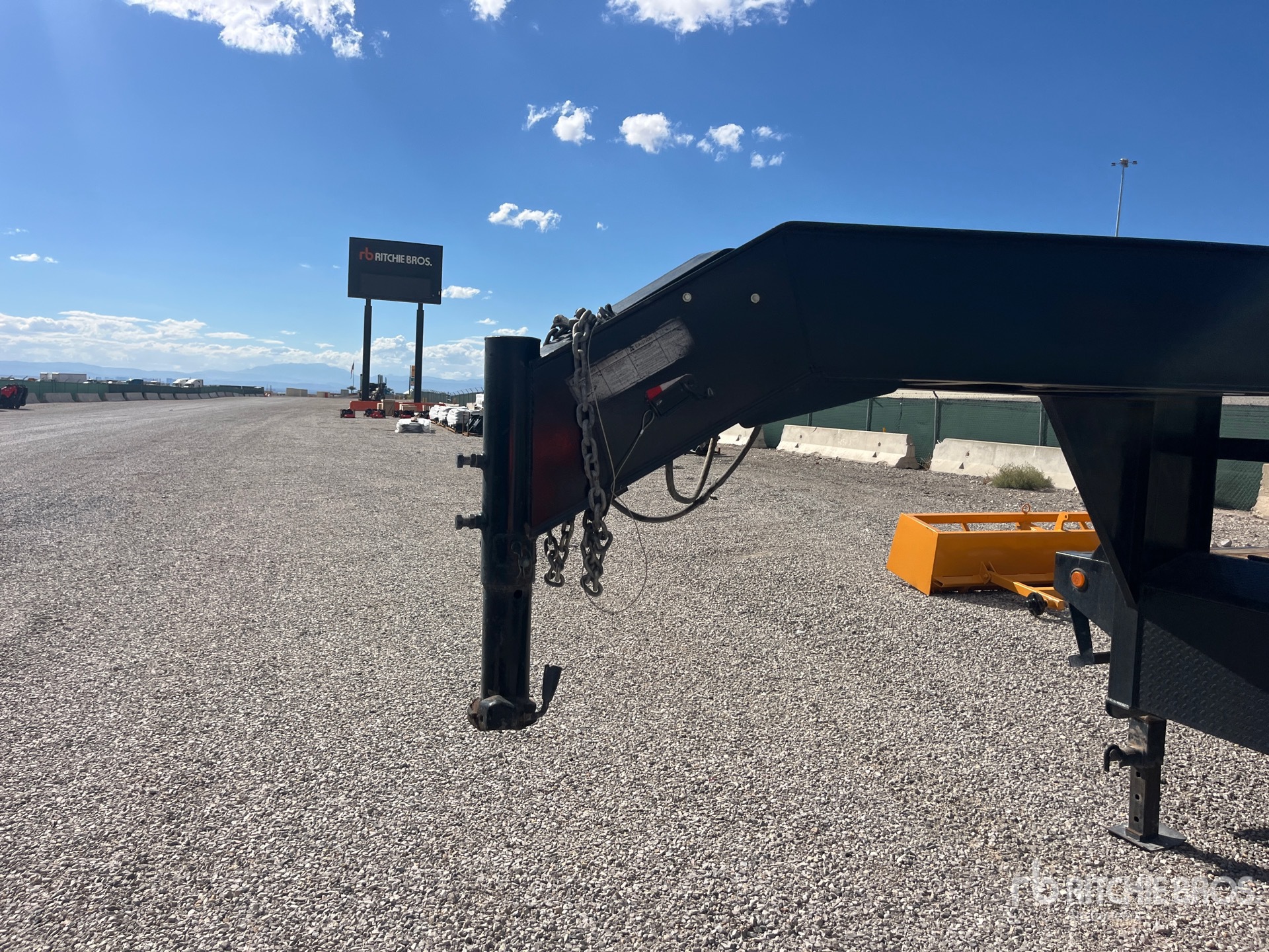 2014 Pj Trailers 30 ft T/A Gooseneck