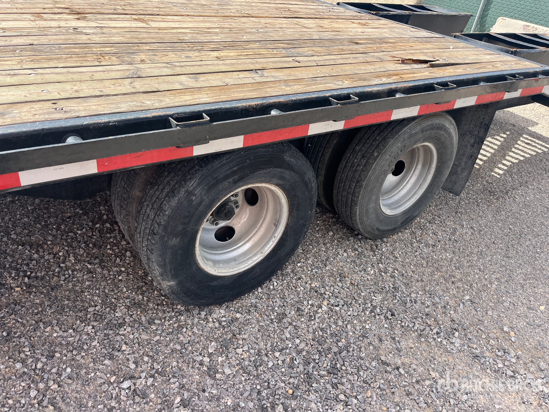 2014 Pj Trailers 30 ft T/A Gooseneck