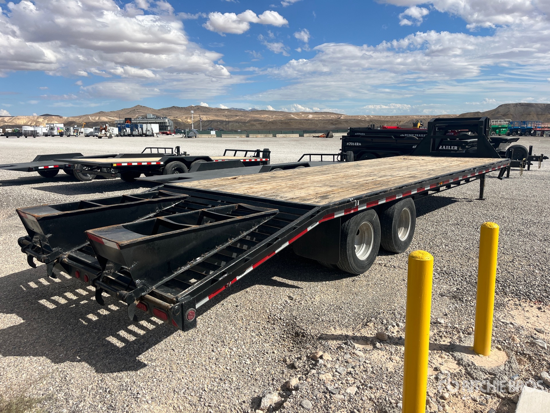 2014 Pj Trailers 30 ft T/A Gooseneck