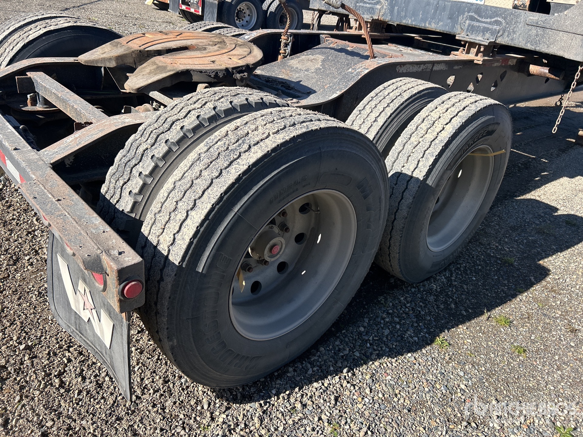 2013 Doepker 40 ft T/A B-Train Lead