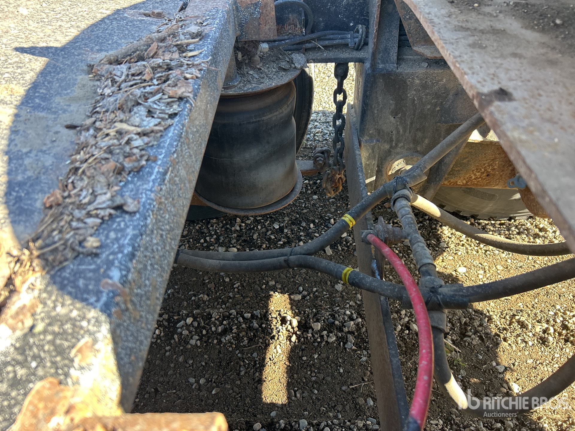 2013 Doepker 40 ft T/A B-Train Lead