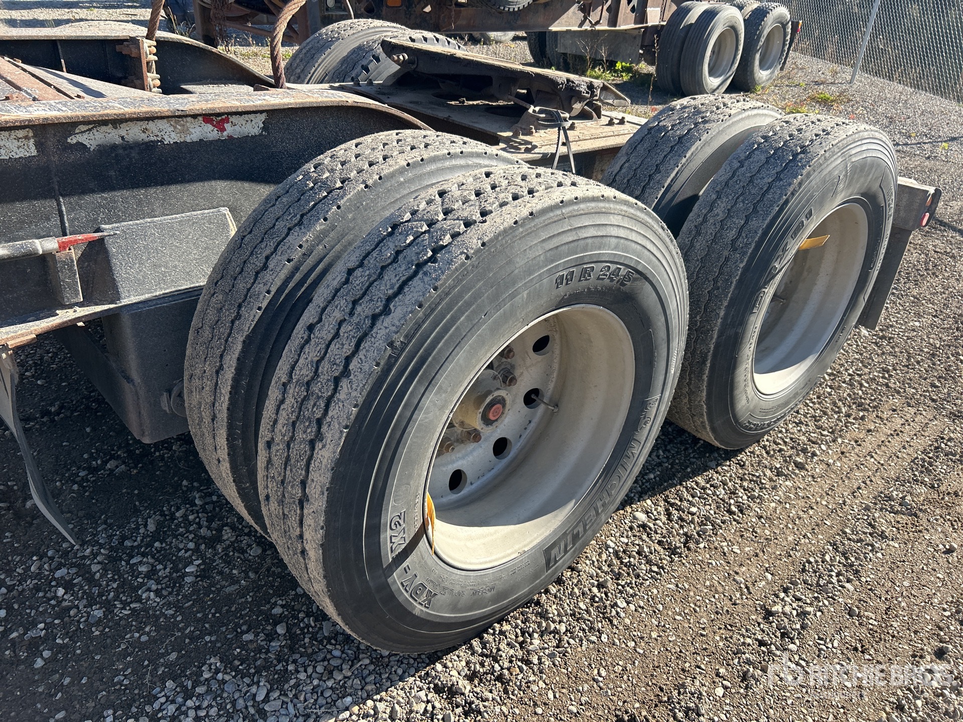 2013 Doepker 40 ft T/A B-Train Lead