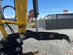 Hydraulics with Thumb Cylinder