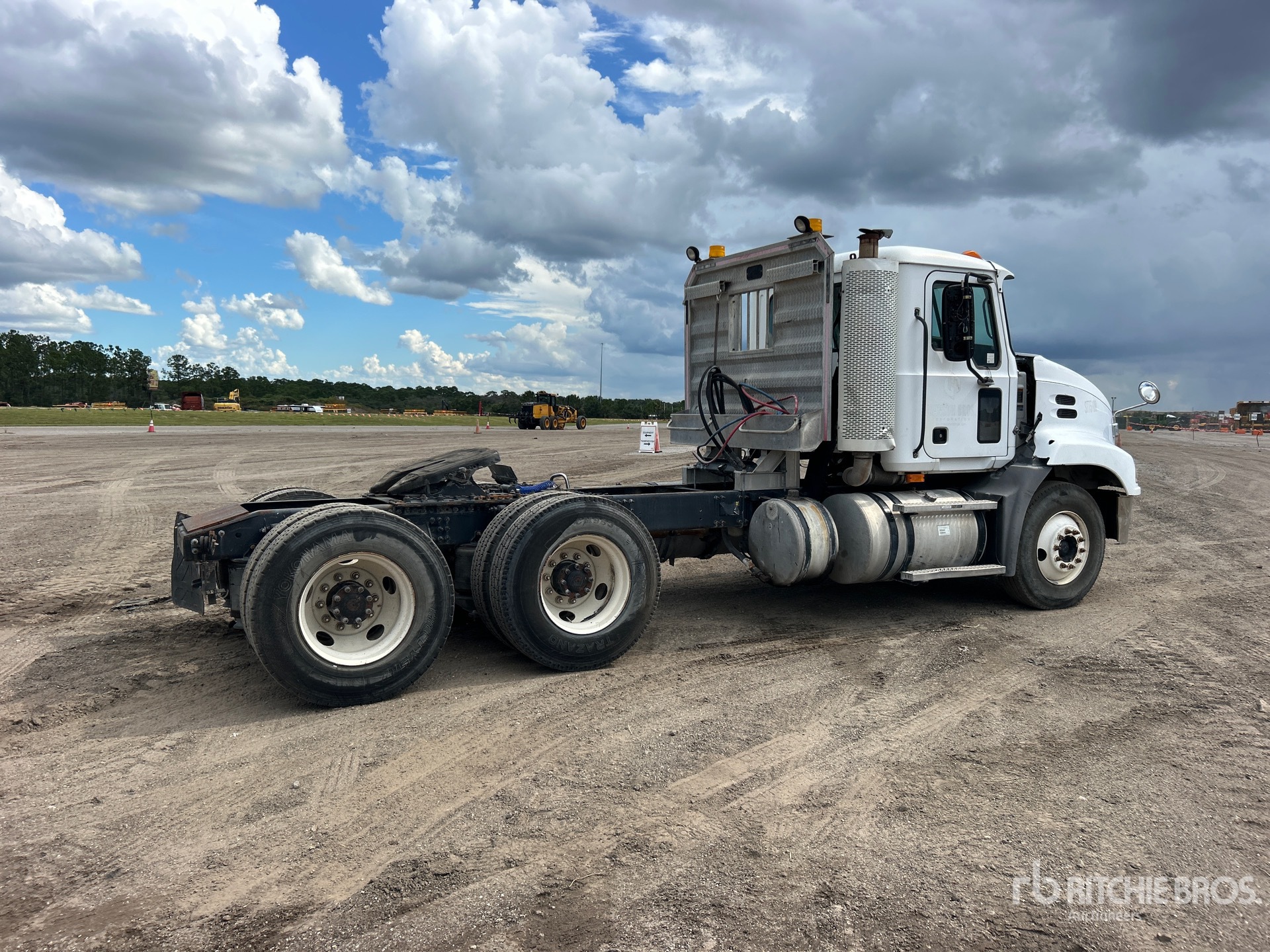 2009 Mack CXU613