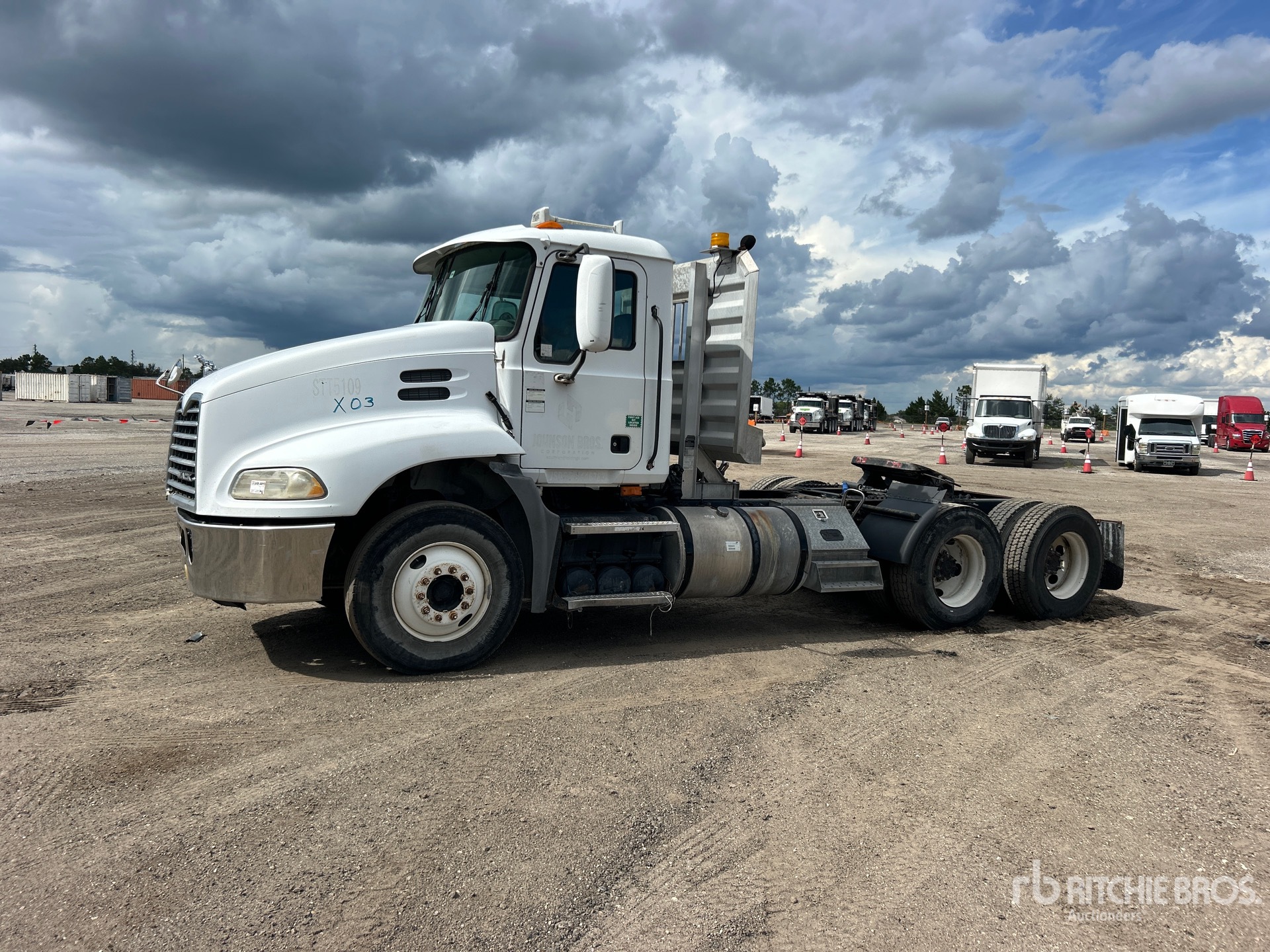 Photo of 2009 Mack CXU613