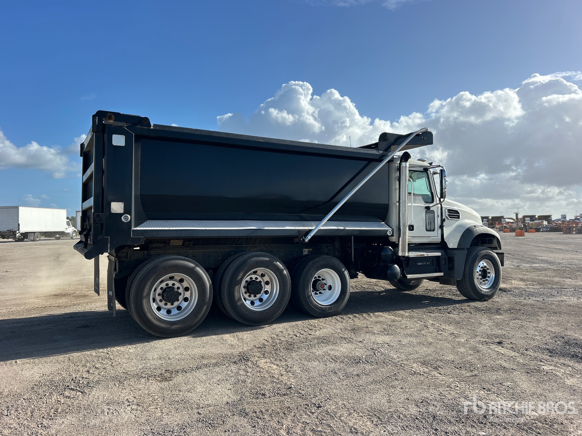 2026 Mack GR64F