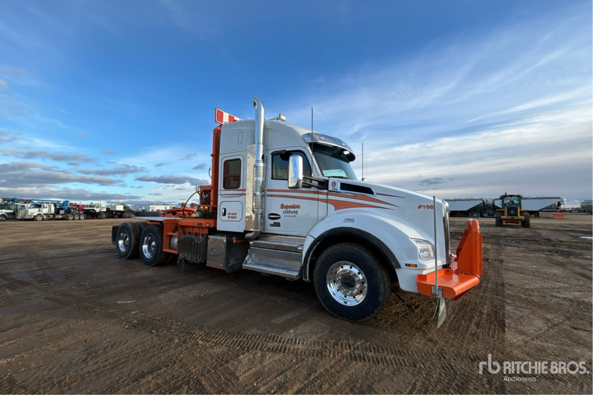 2025 Kenworth T880