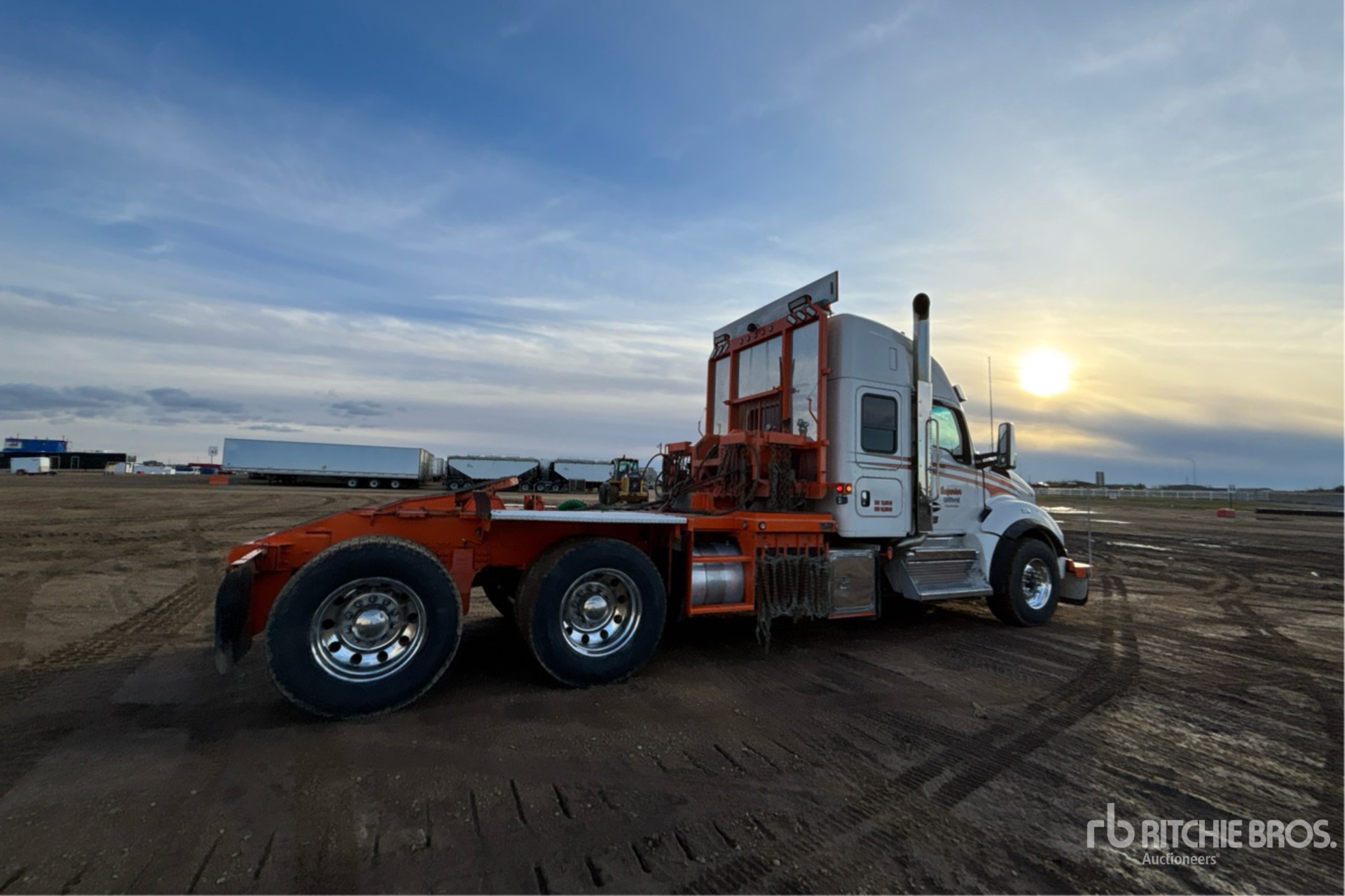 2025 Kenworth T880