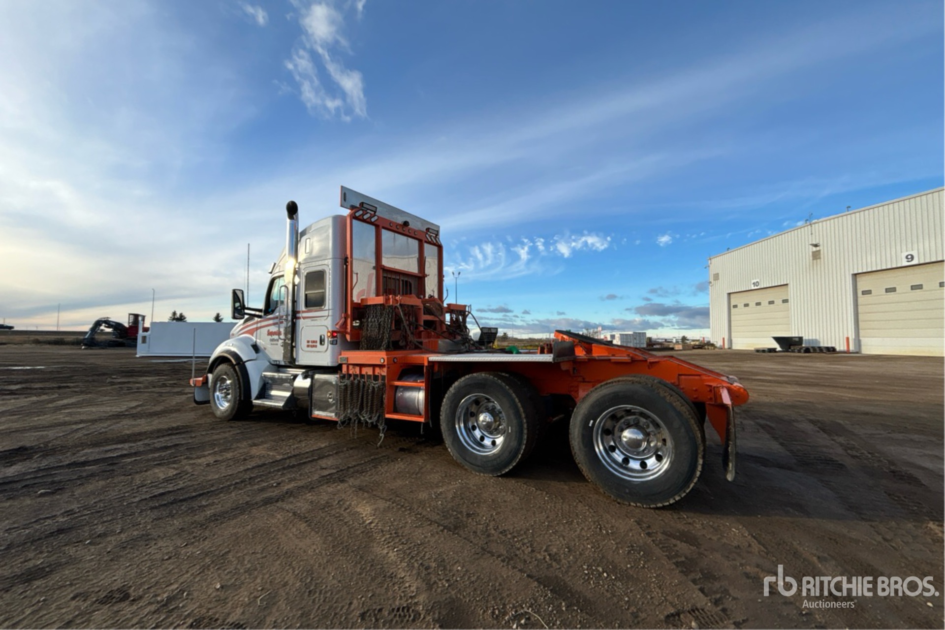 2025 Kenworth T880