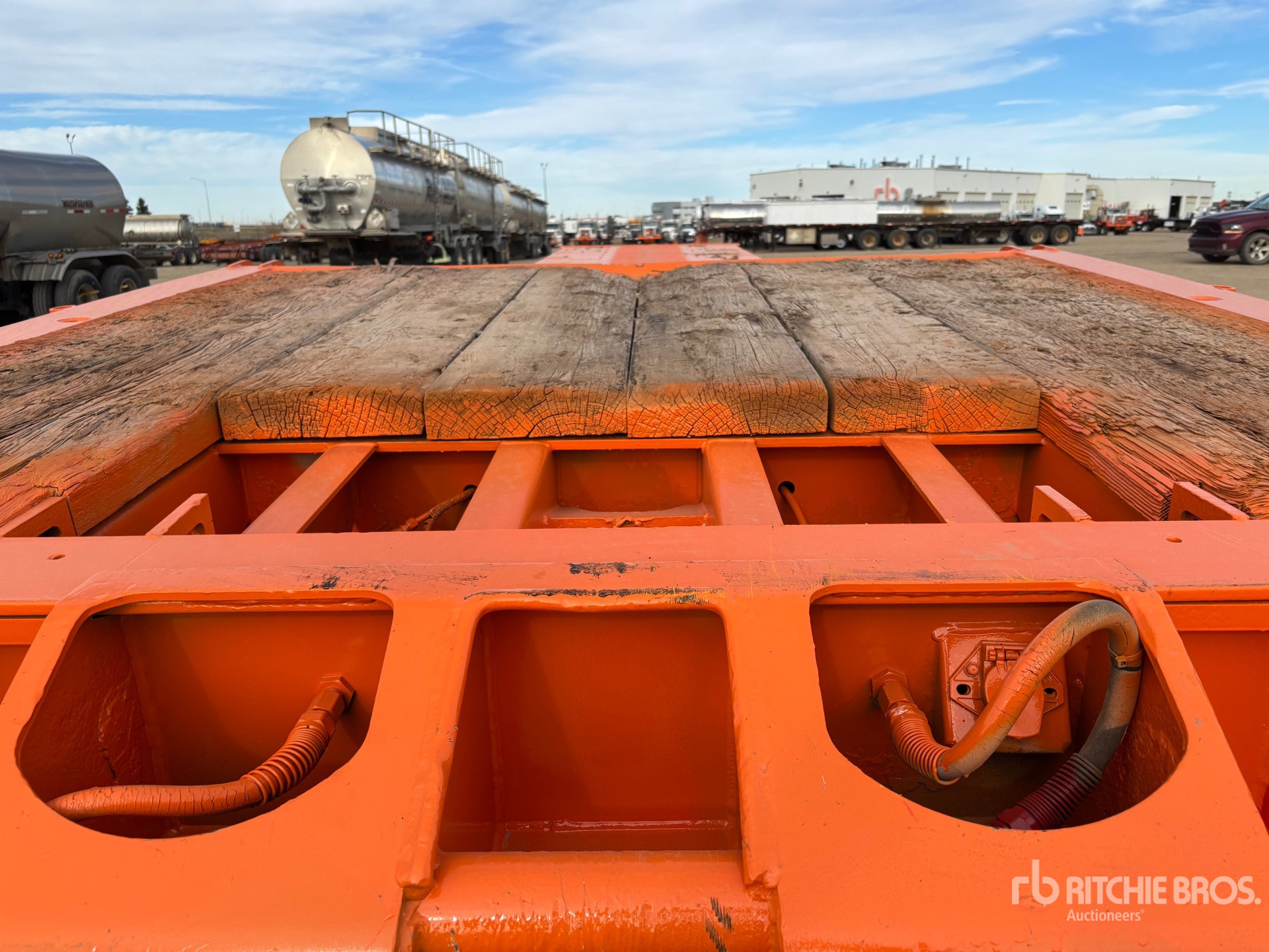 2009 Doepker 50 TON 52 FT TRI/A