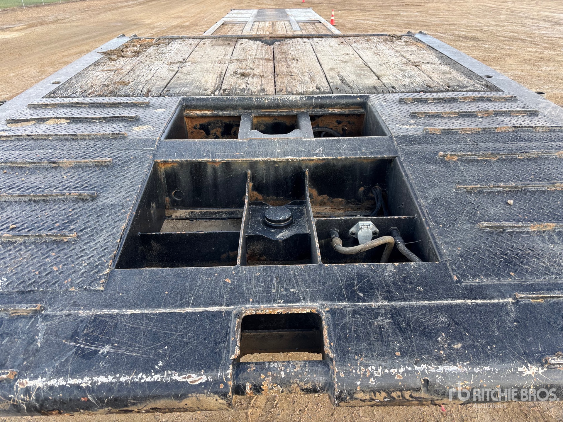2014 Doepker 45 TON 55 FT TRI/A