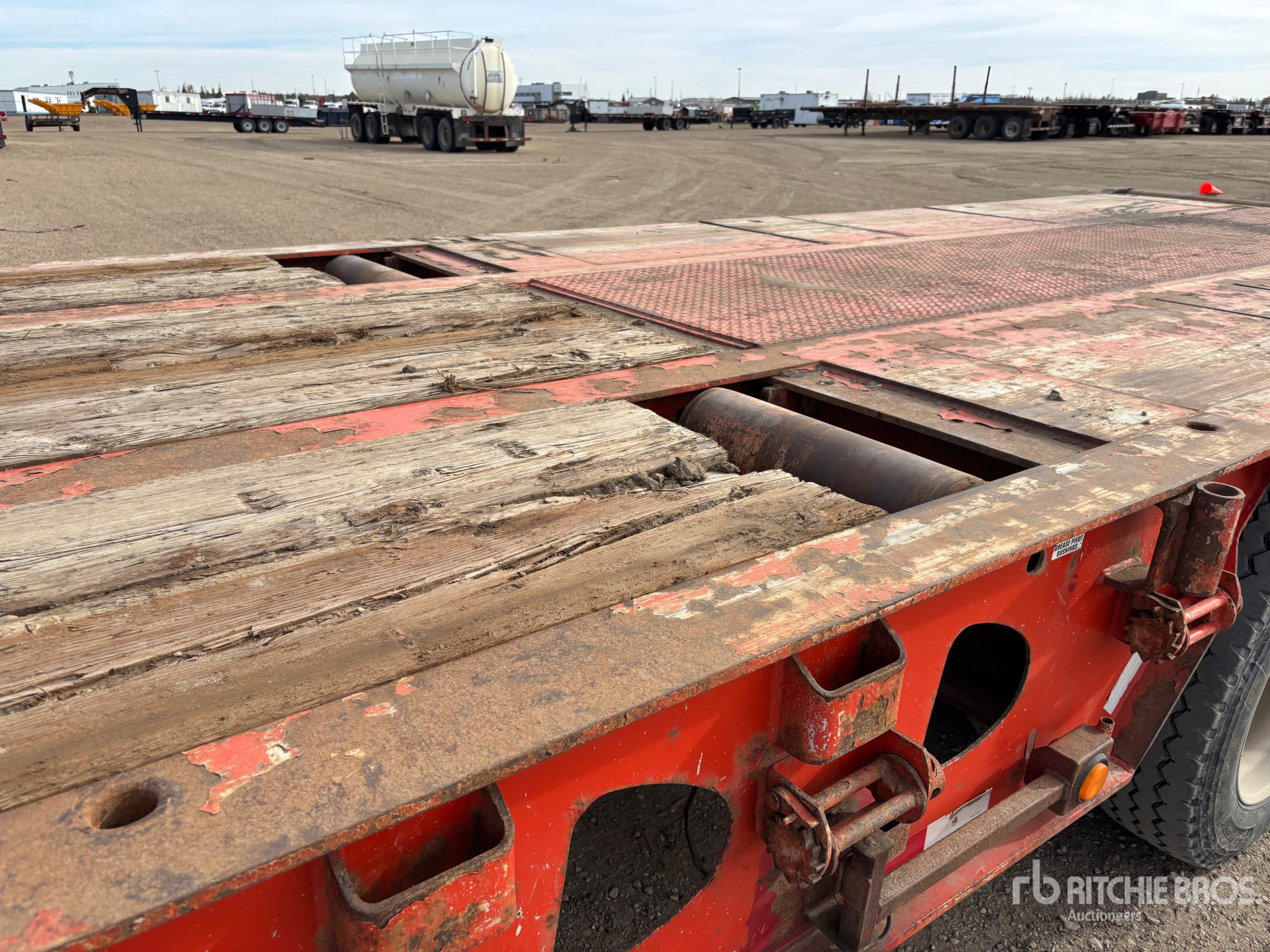 2014 Doepker 40 TON 53 FT TRI/A