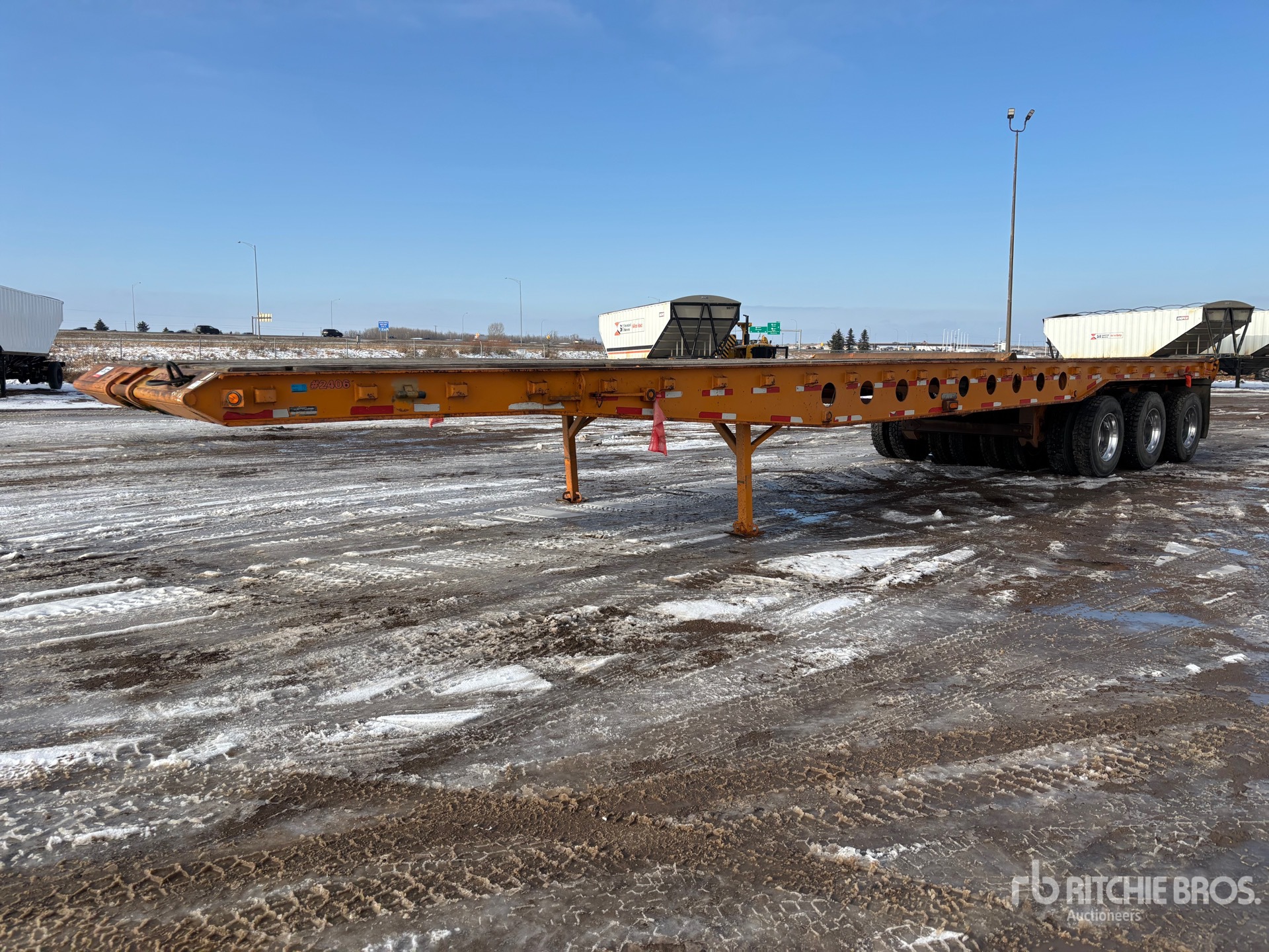 Photo of 2001 Altec 50 ft 24-Wheel Flatbed
