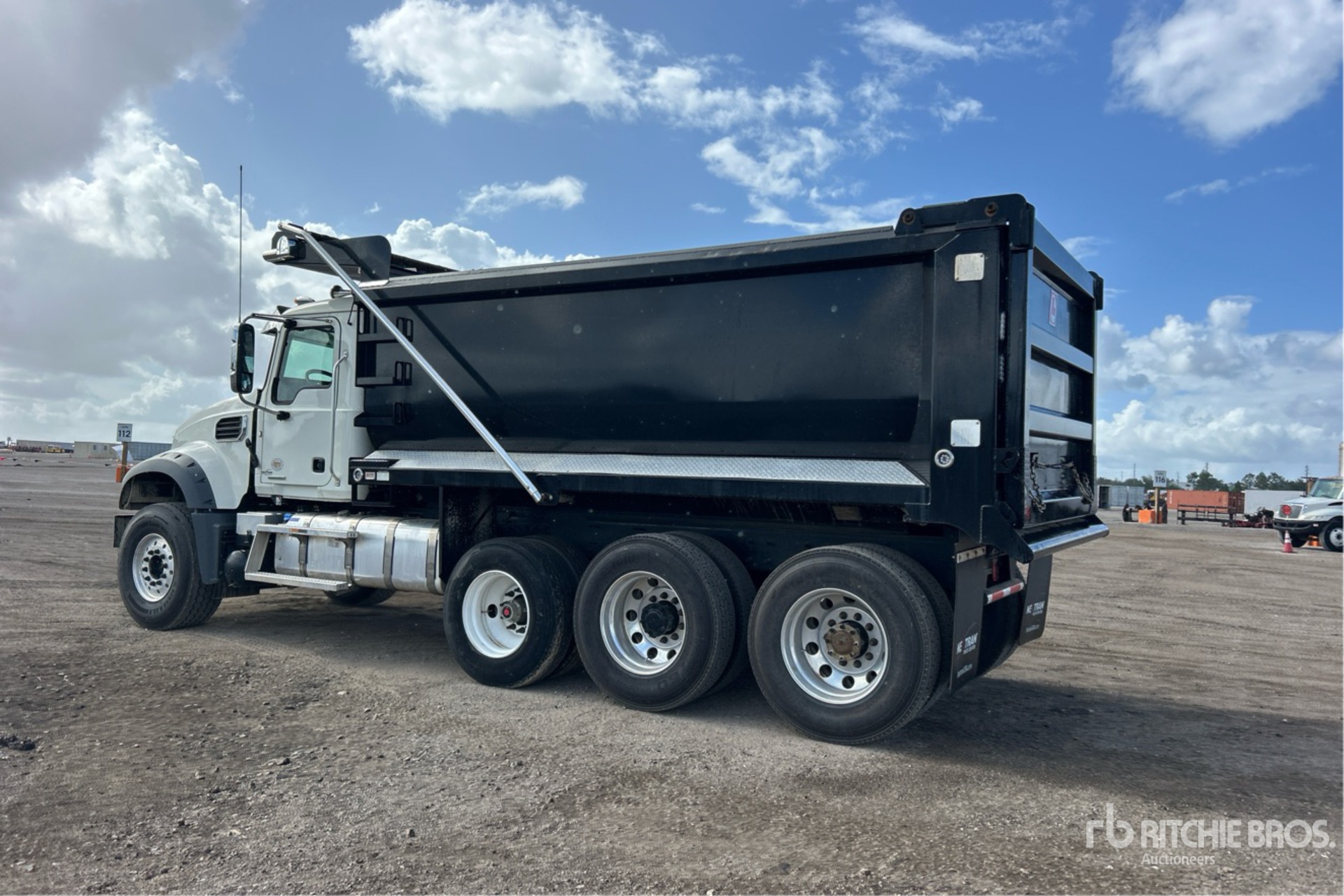 2026 Mack GR64F