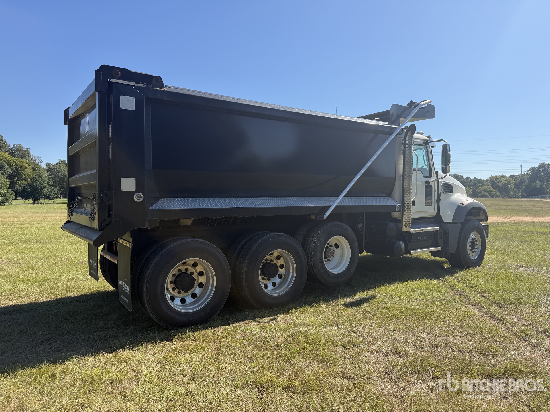 2026 Mack GR64F