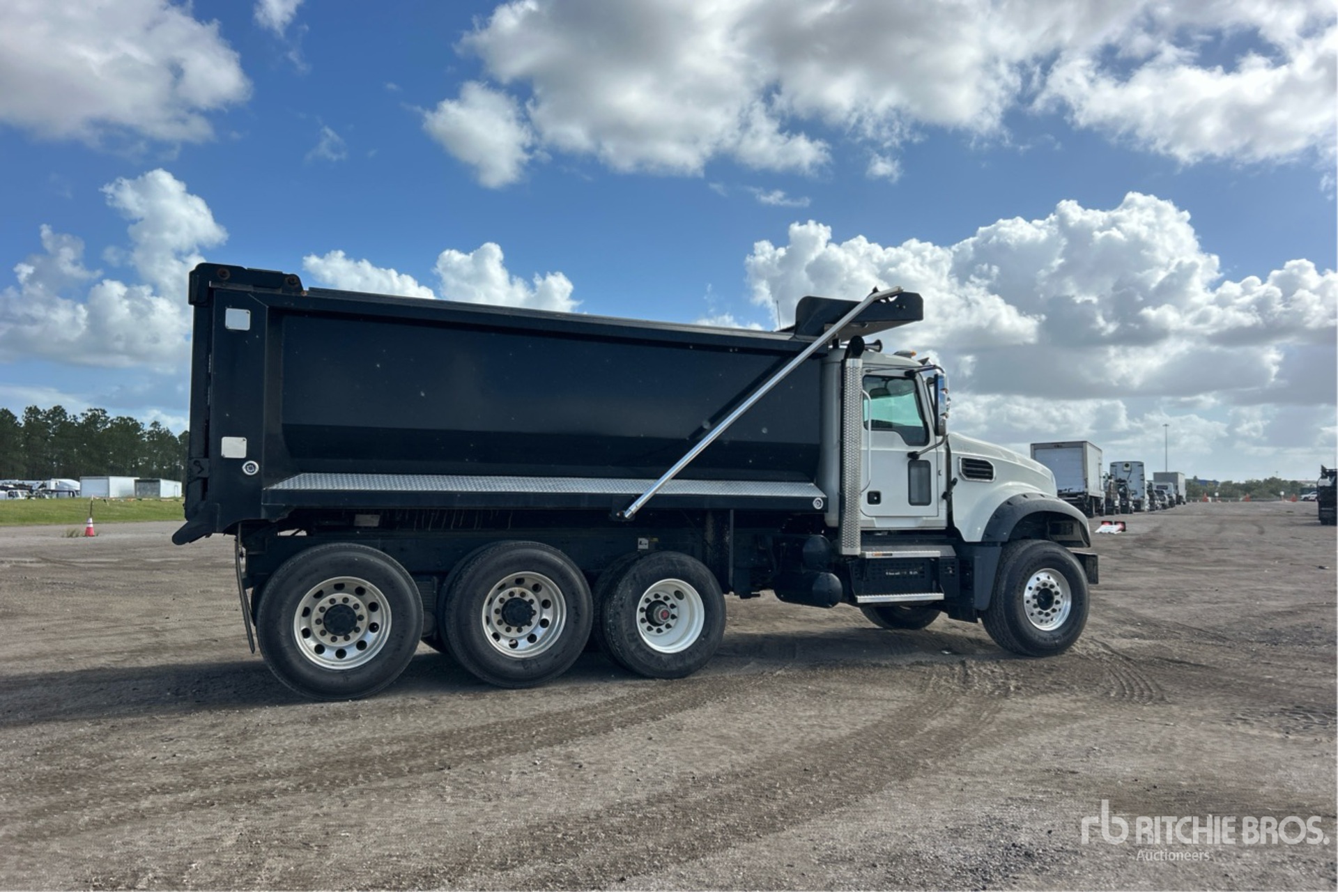 2026 Mack GR64F