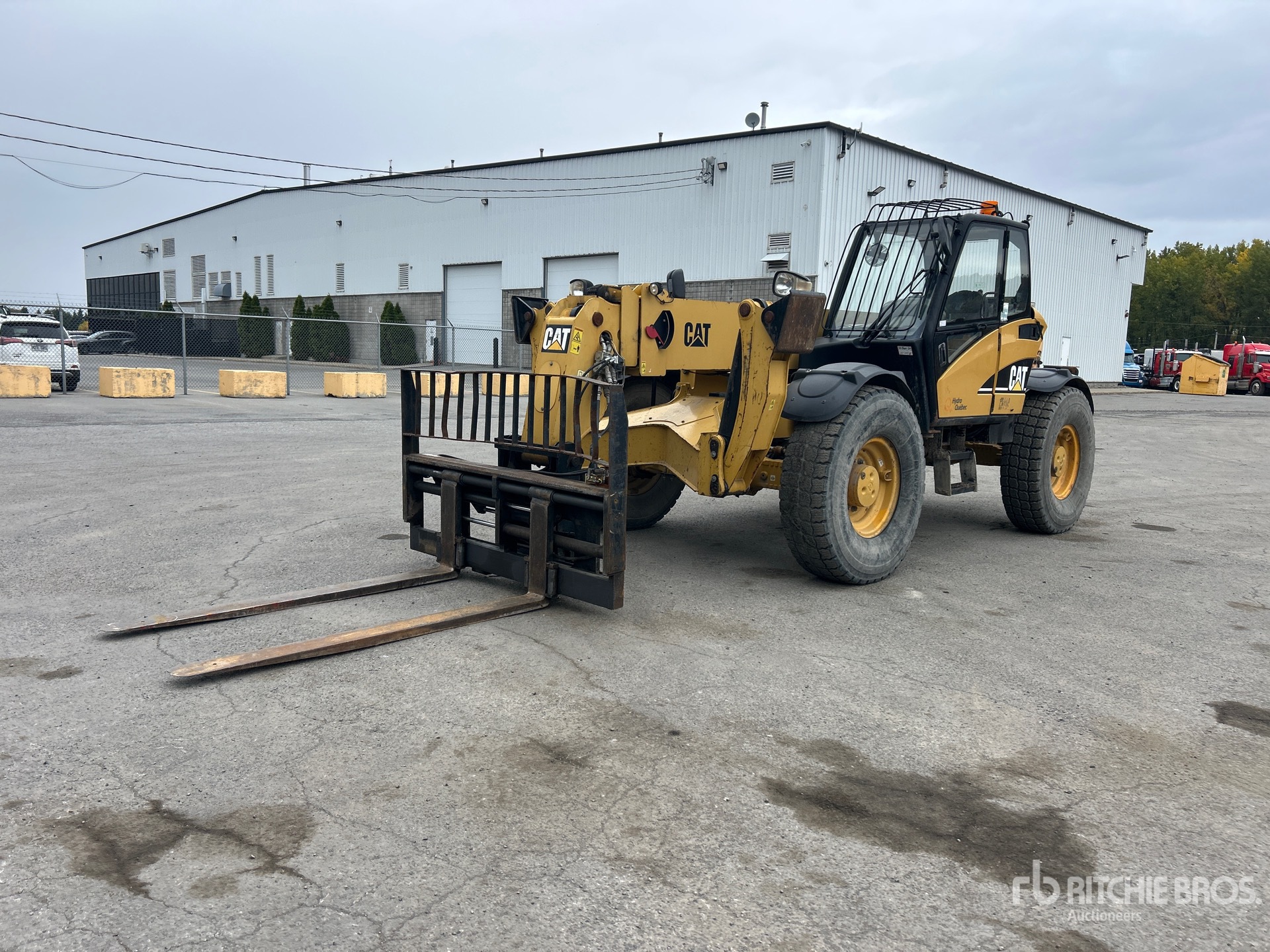 2005 Caterpillar TH560B