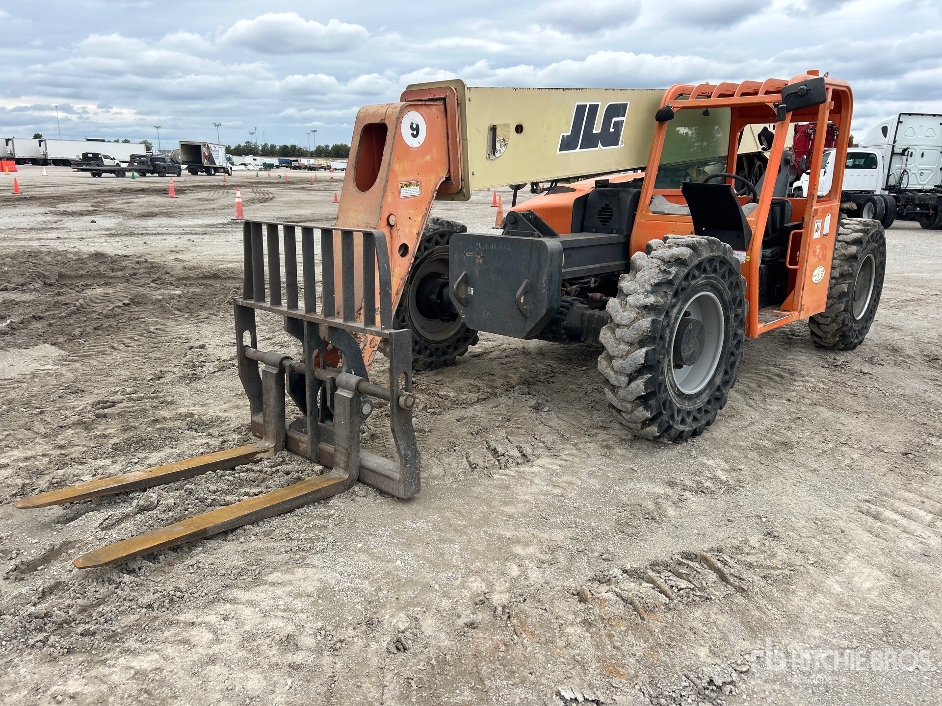 Photo of 2011 JLG G9-43A