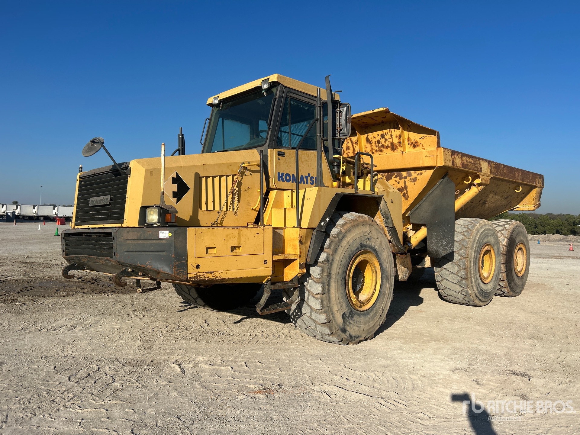 Photo of 2005 Komatsu HM400-1