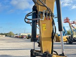 Hydraulics with Thumb Cylinder