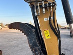 Hydraulics with Thumb Cylinder