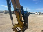 Hydraulics with Thumb Cylinder