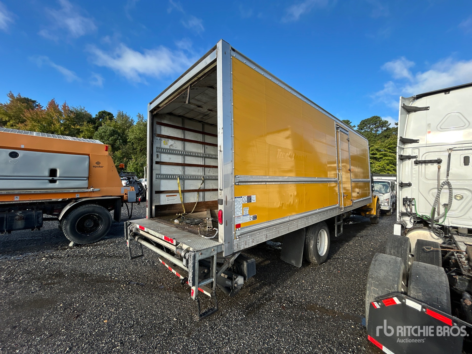 2019 Freightliner M2 106