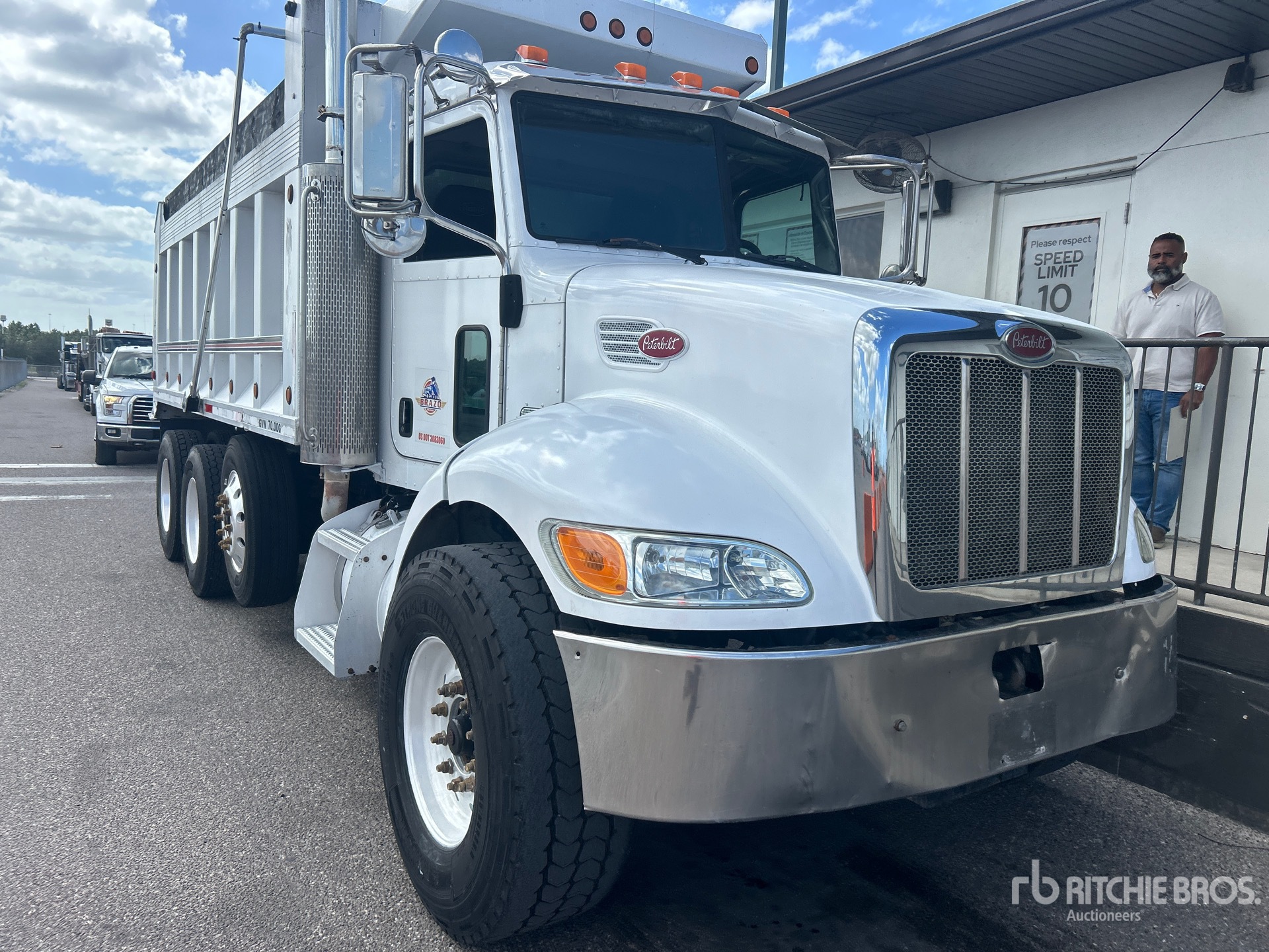 2013 Peterbilt 348