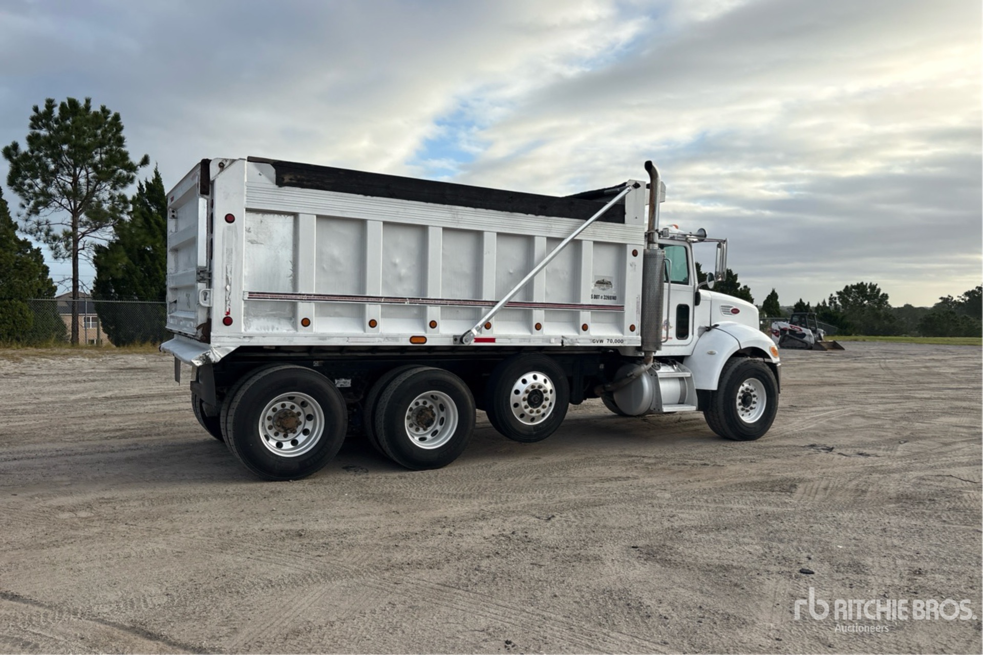 2013 Peterbilt 348