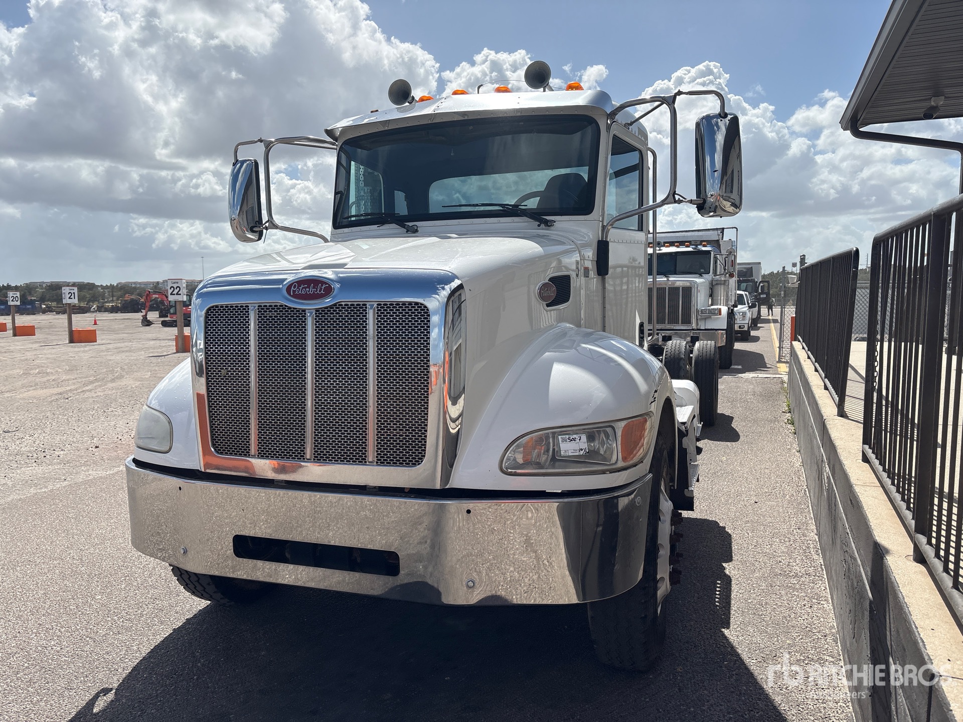 2019 Peterbilt 337