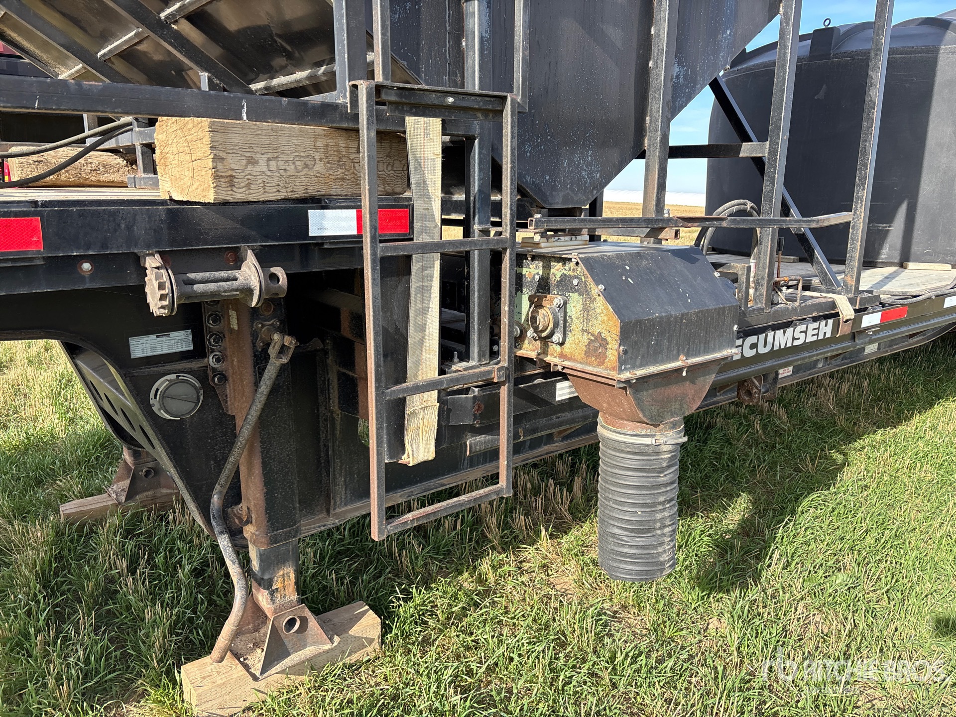 2017 Tecumseh 53 ft Tri/A