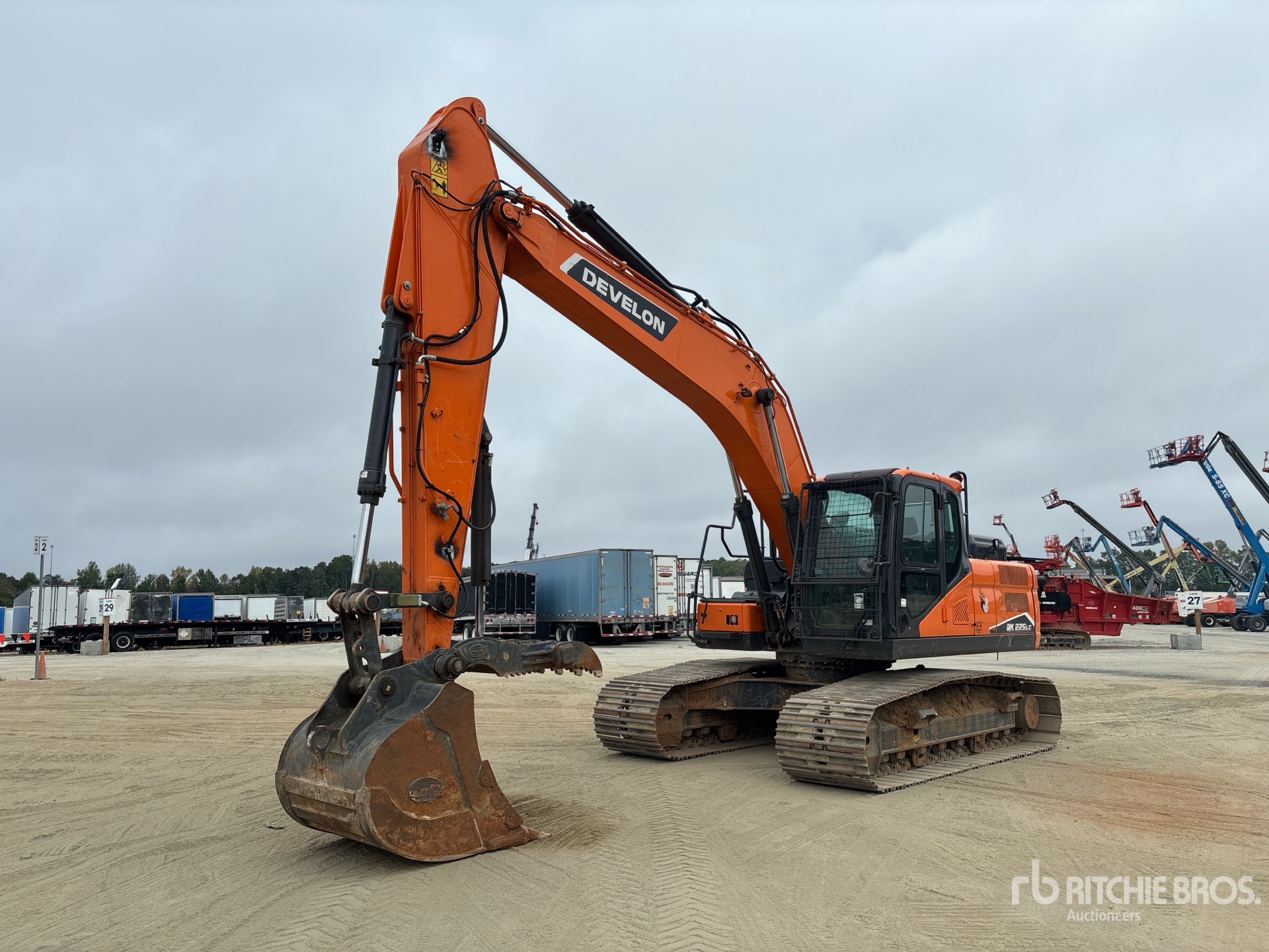 Photo of 2023 Develon DX225LC-7