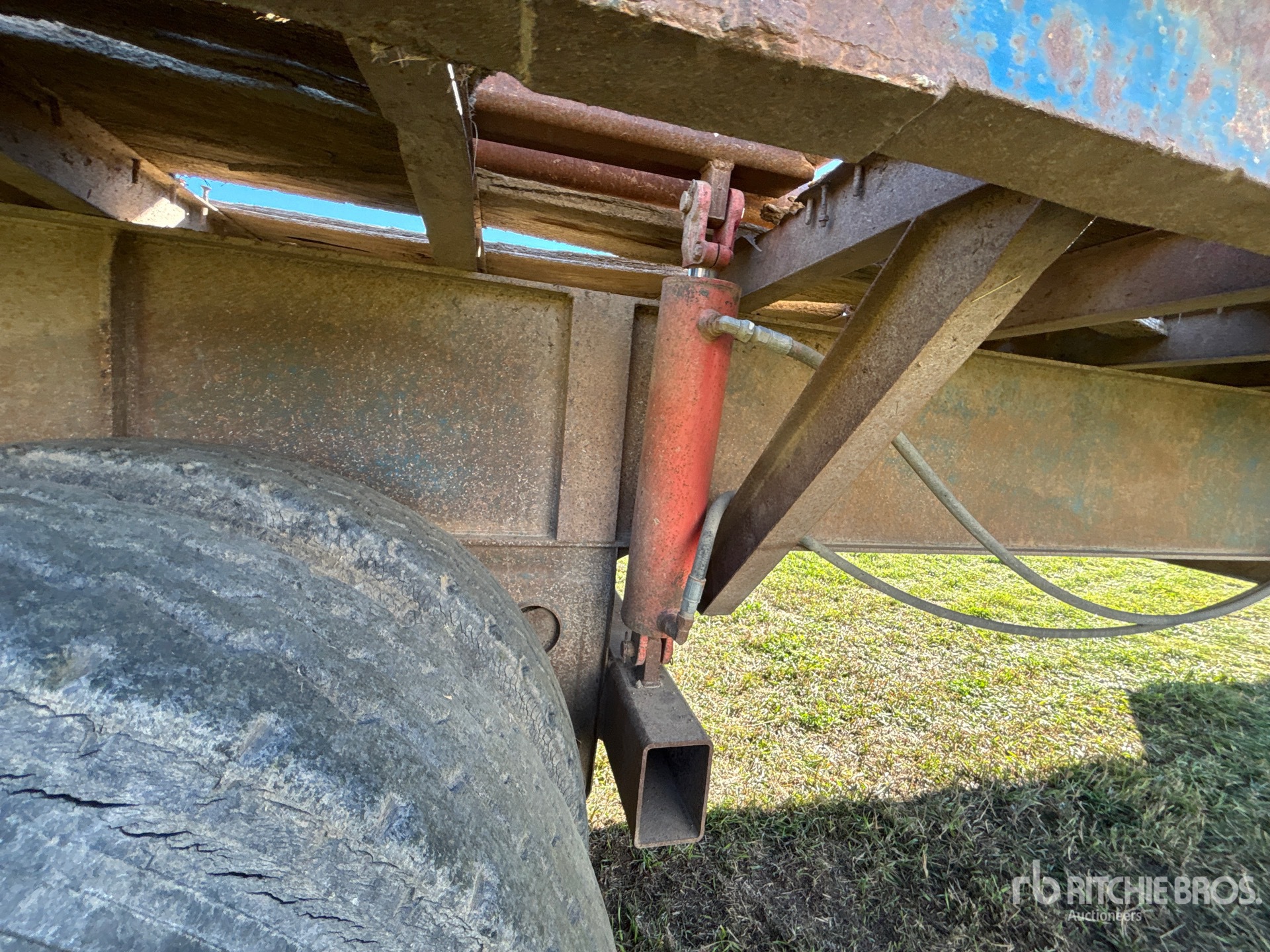 Fruehauf 50 FT T/A BALE HAULING TRAILER