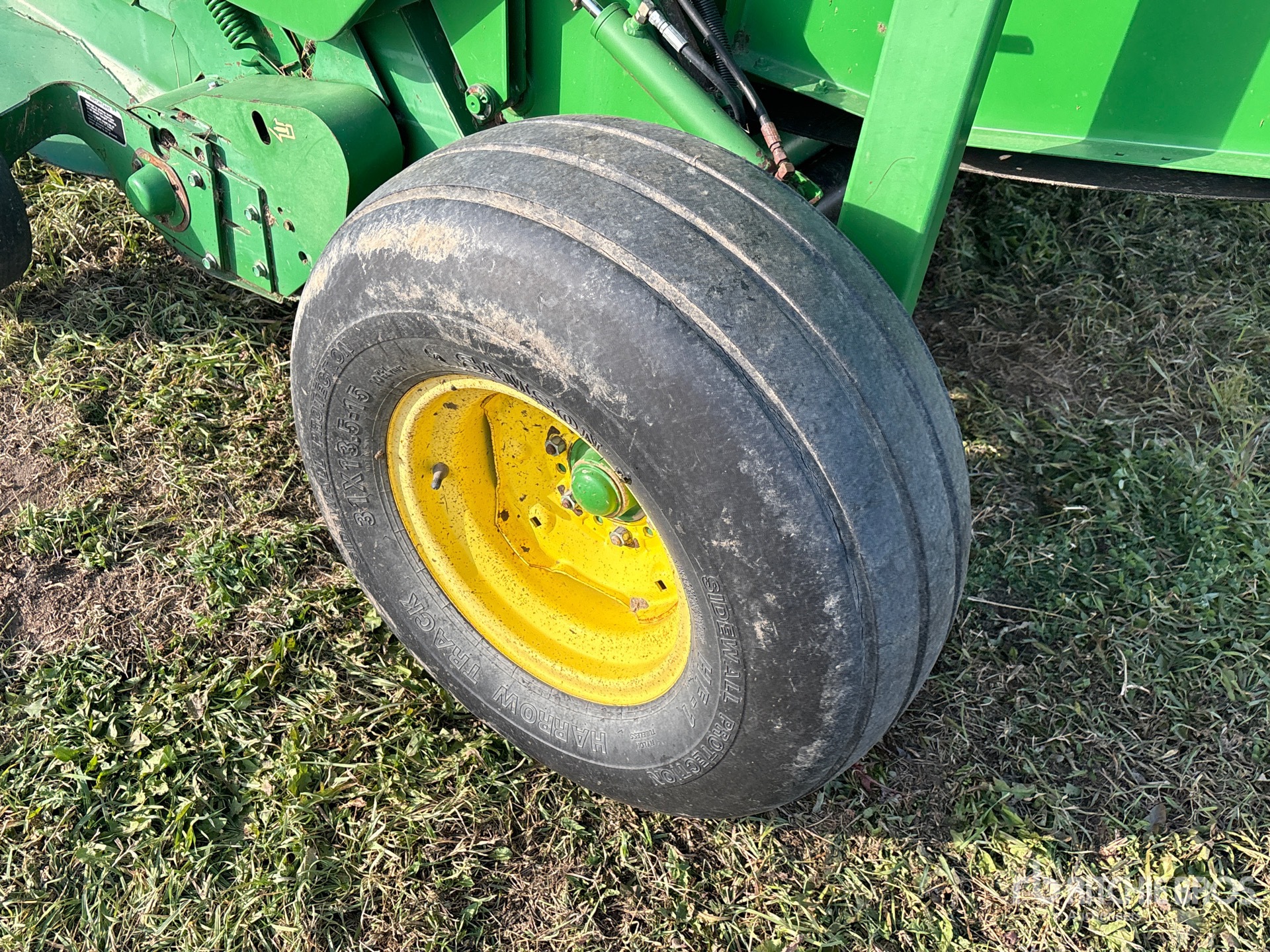 2003 John Deere 567