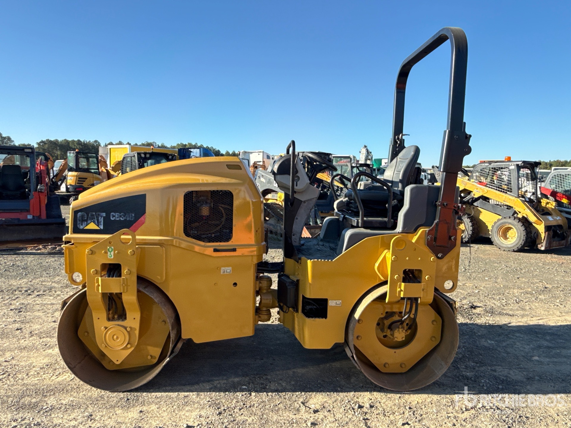 2017 Caterpillar CB34B