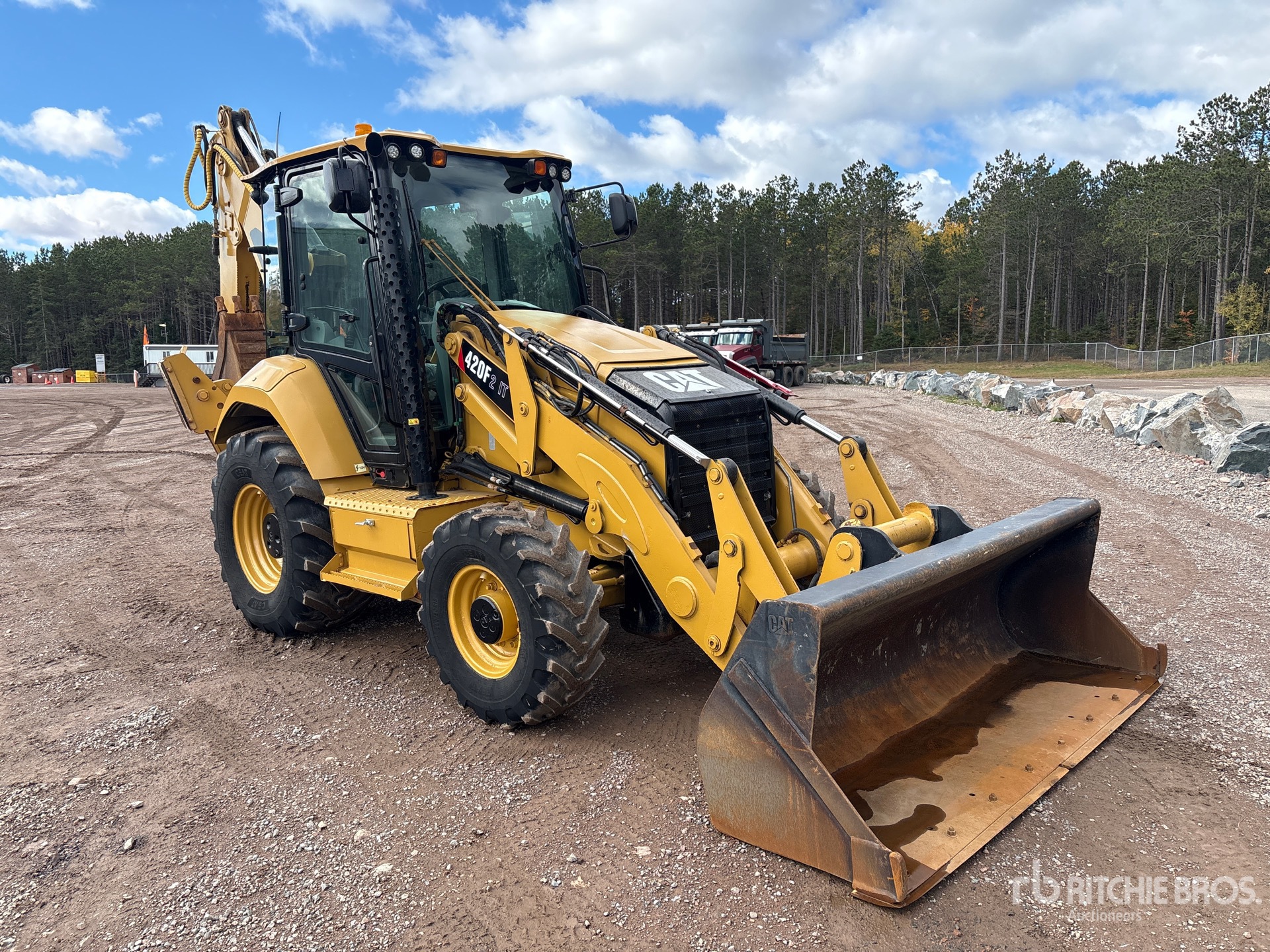 2017 Caterpillar 420F2IT