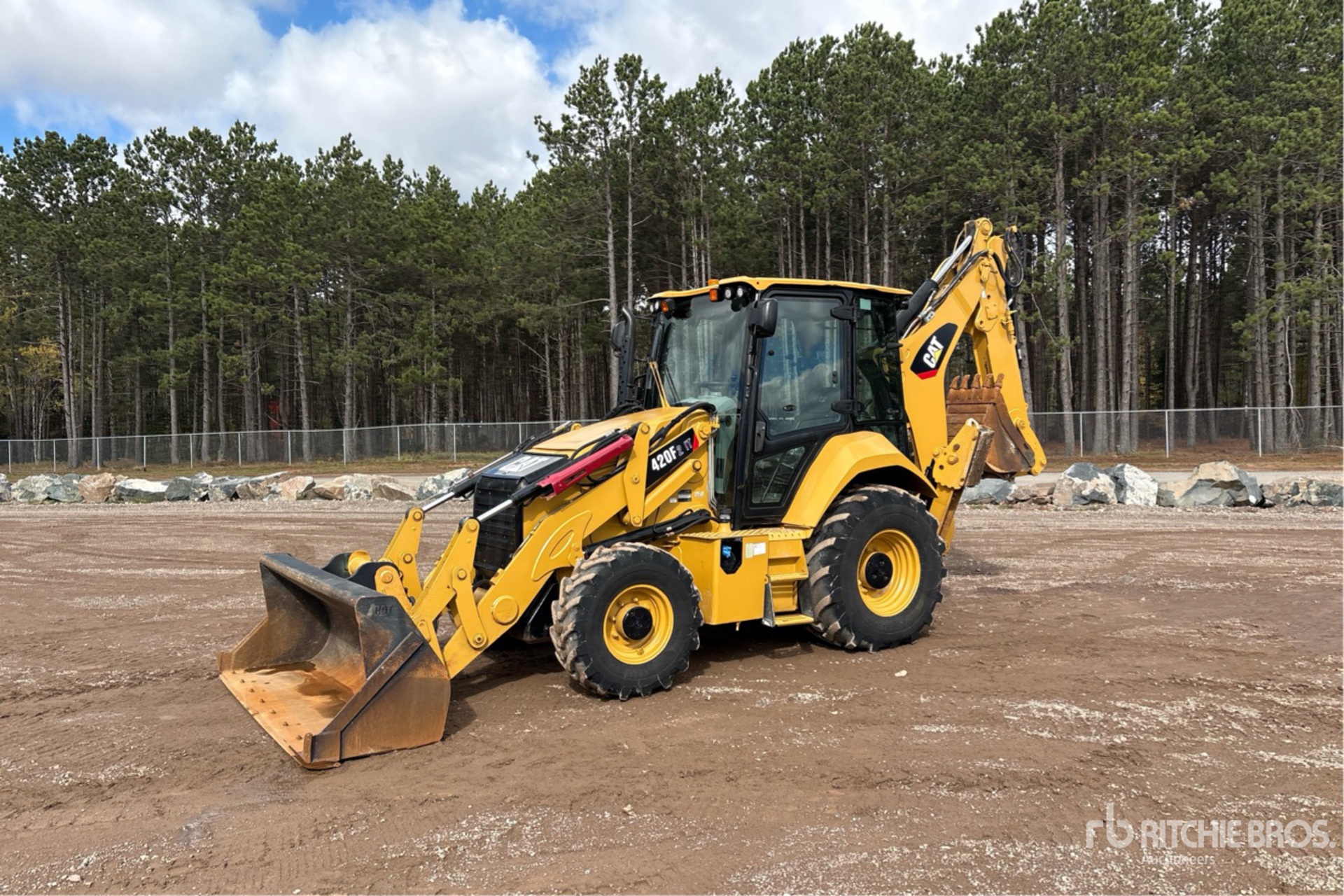 2017 Caterpillar 420F2IT