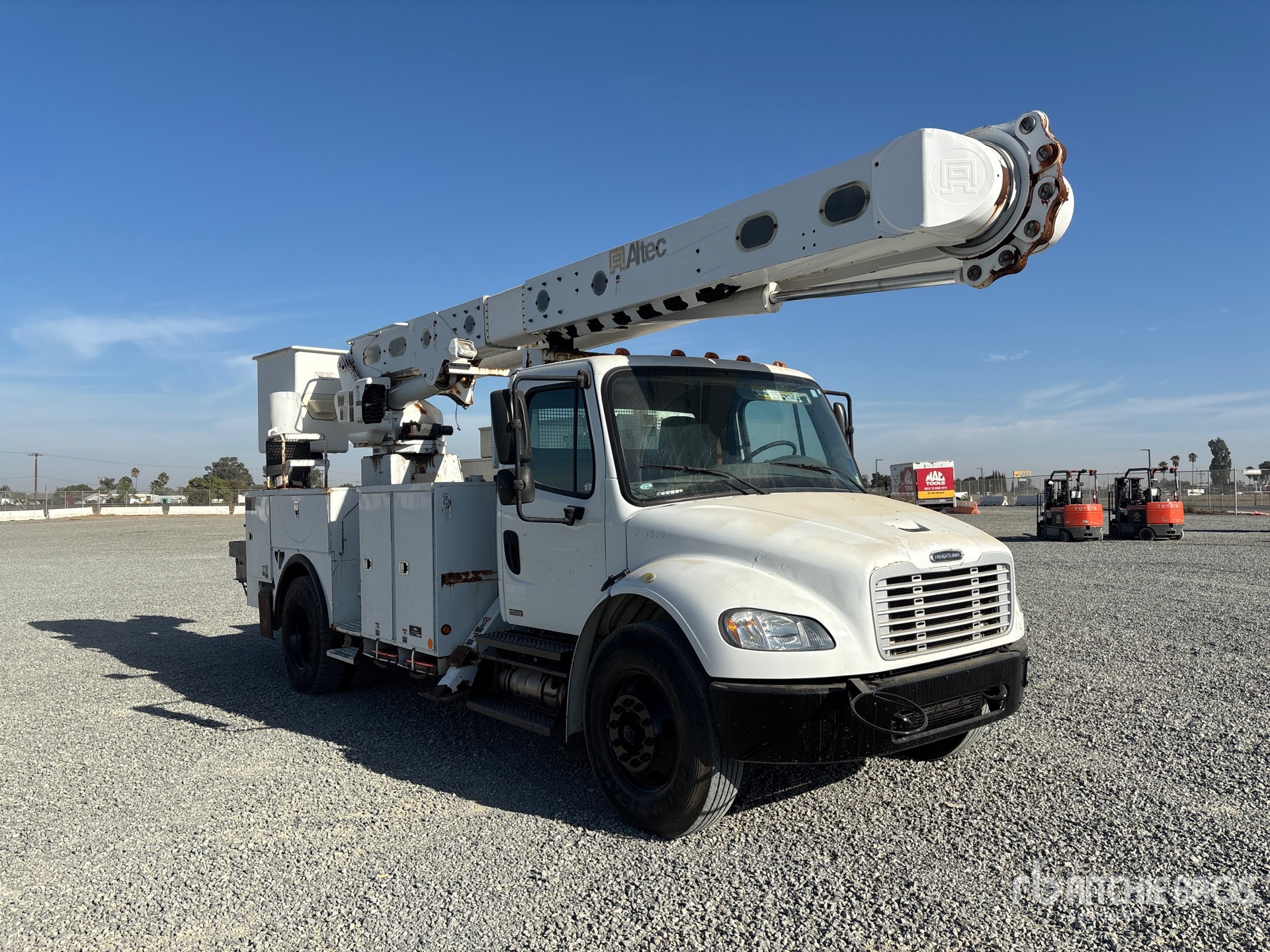 2011 Freightliner M2 106