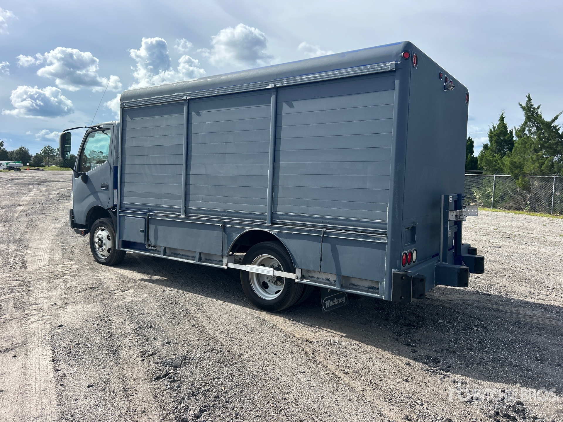 2020 Hino 195