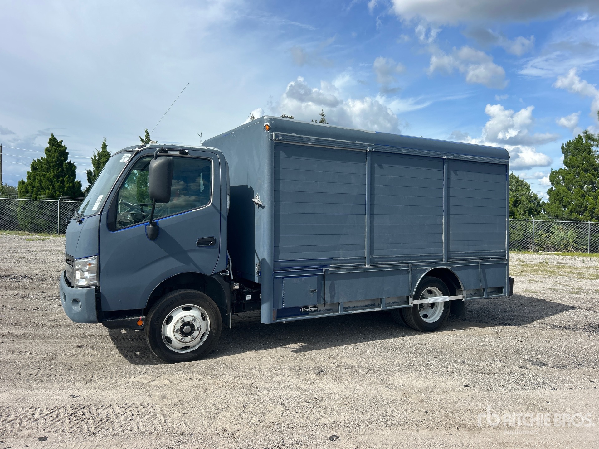 2020 Hino 195