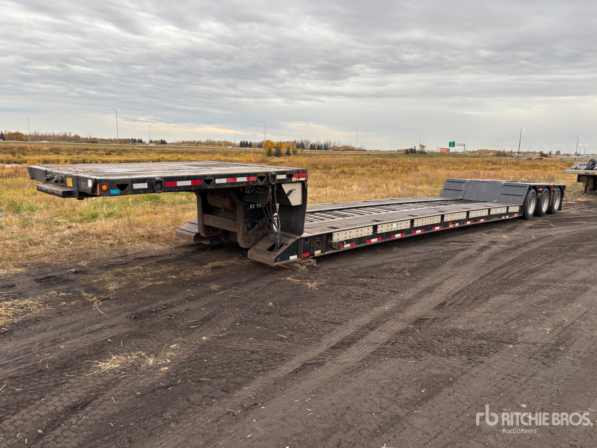 Photo of 2015 BWS 35 ton T/A Removable Gooseneck