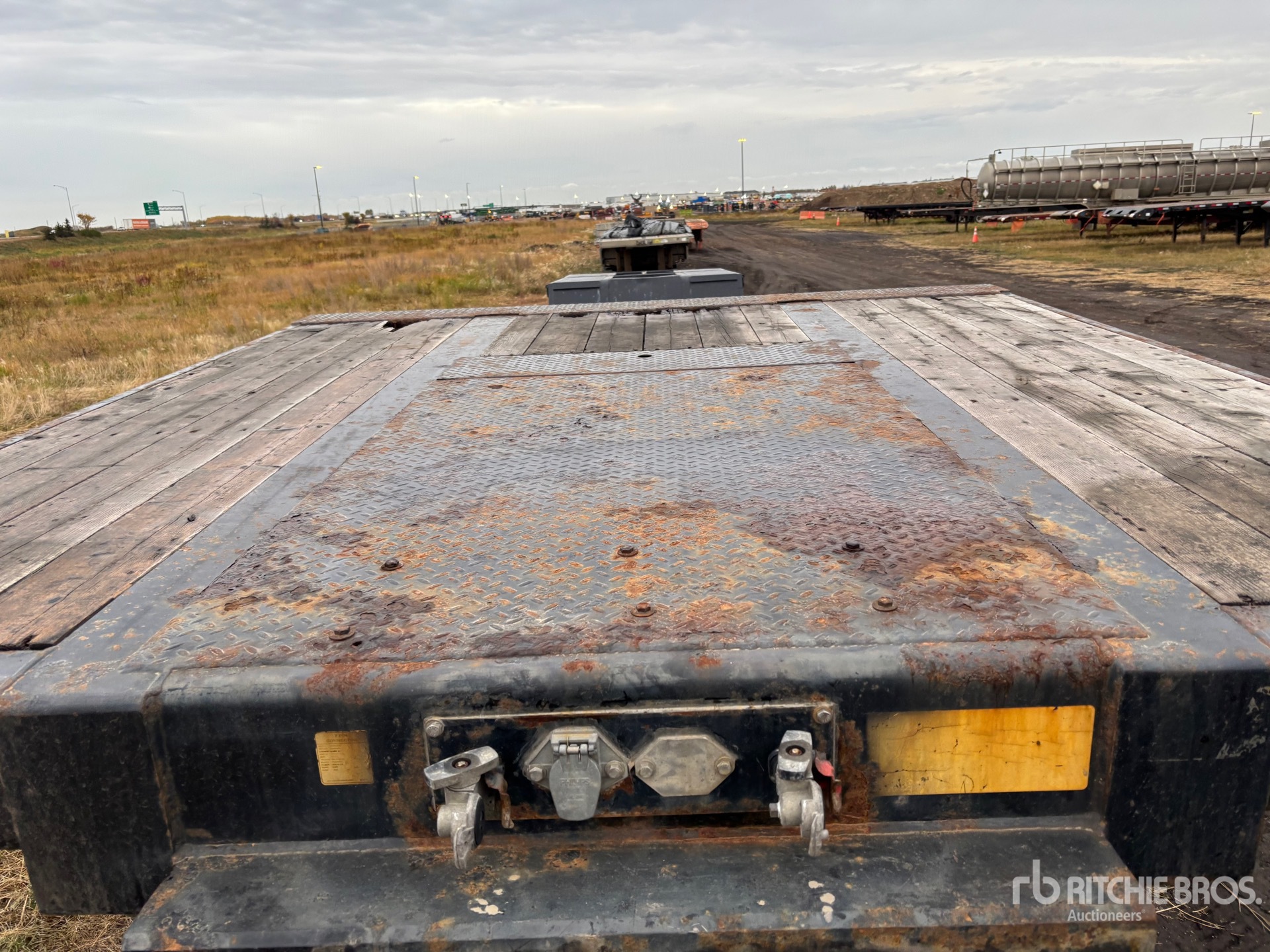 2015 BWS 35 TON T/A REMOVABLE GOOSENECK