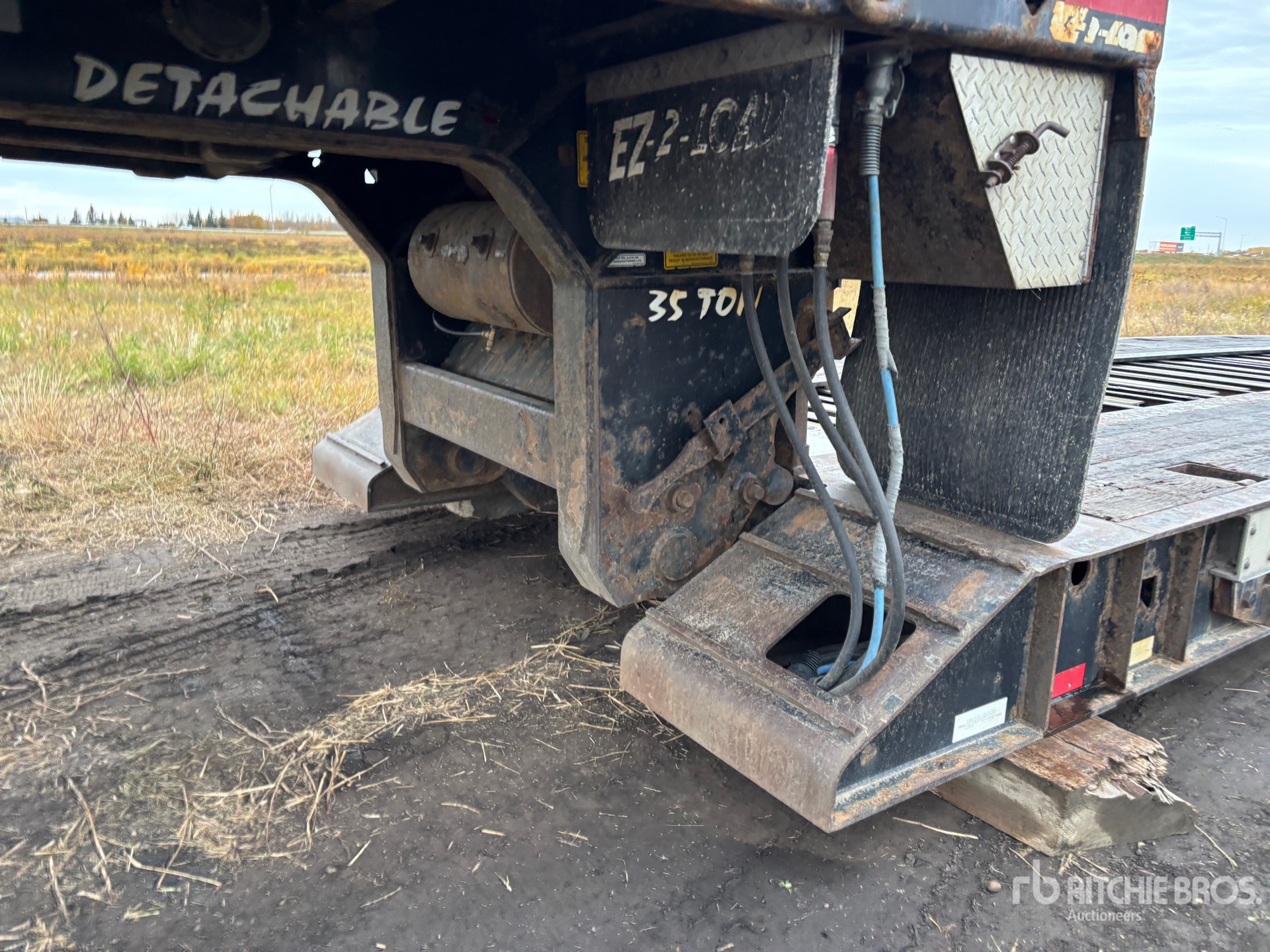 2015 BWS 35 TON T/A REMOVABLE GOOSENECK