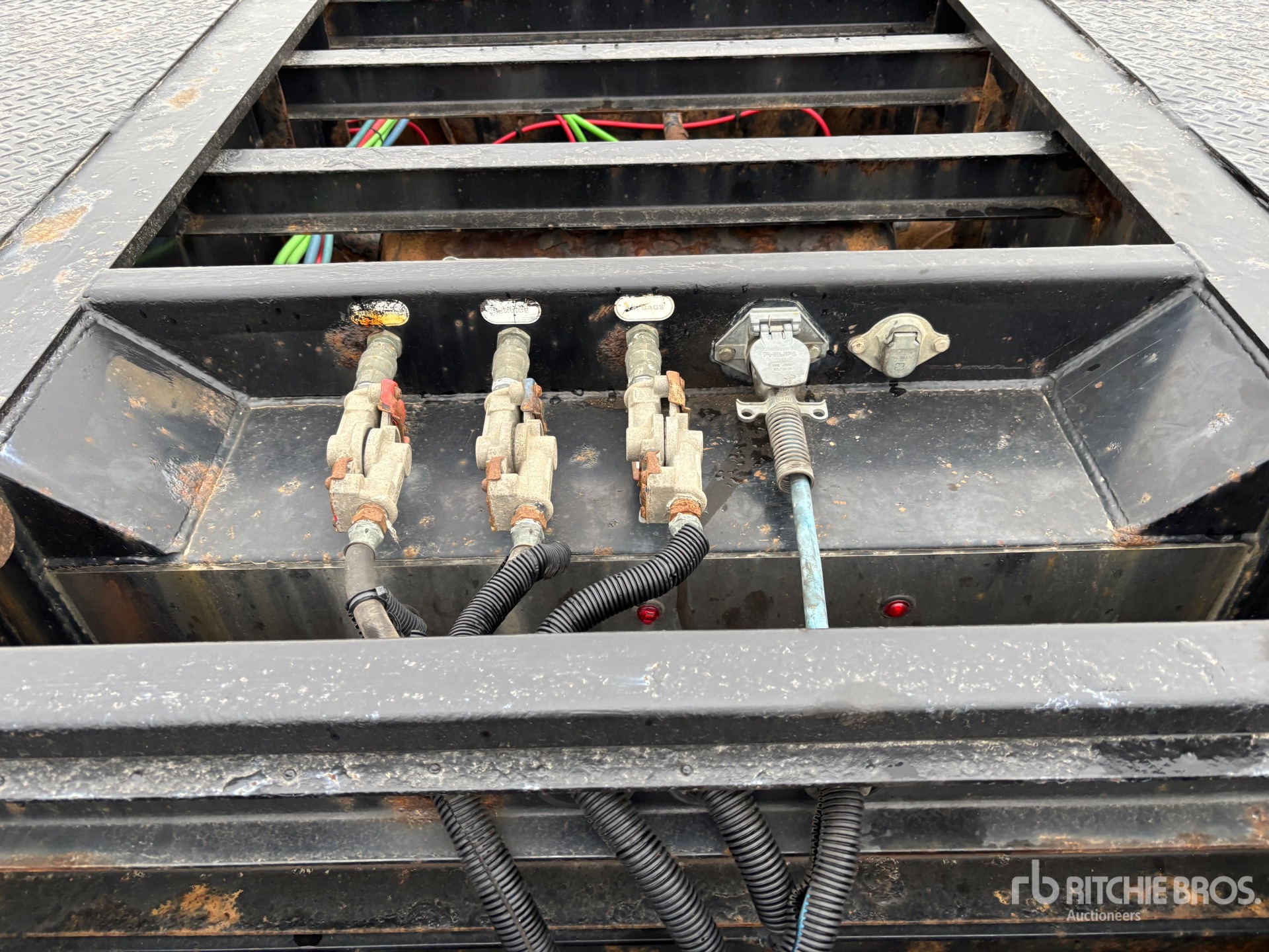 2015 BWS 35 TON T/A REMOVABLE GOOSENECK