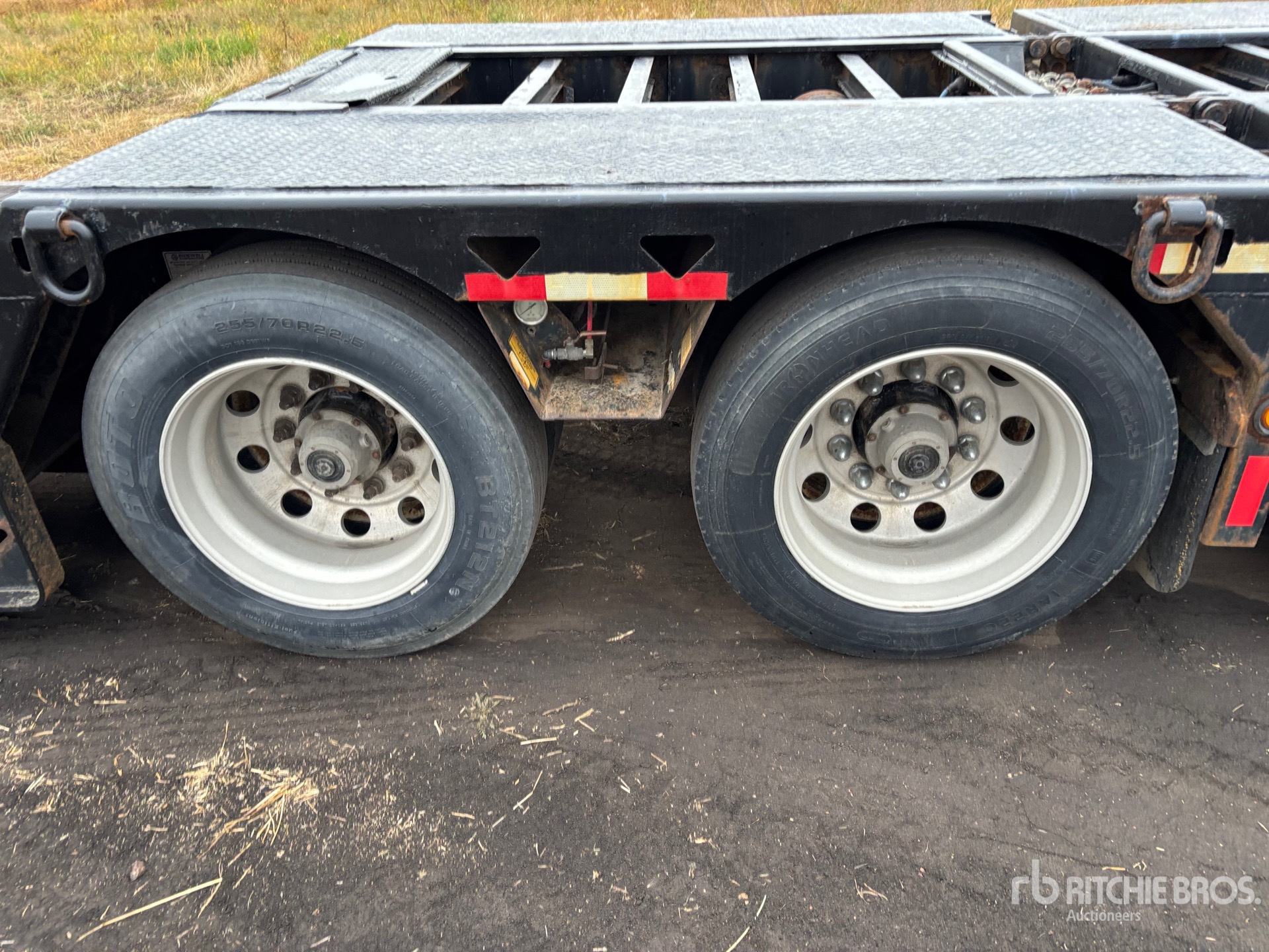 2015 BWS 35 TON T/A REMOVABLE GOOSENECK
